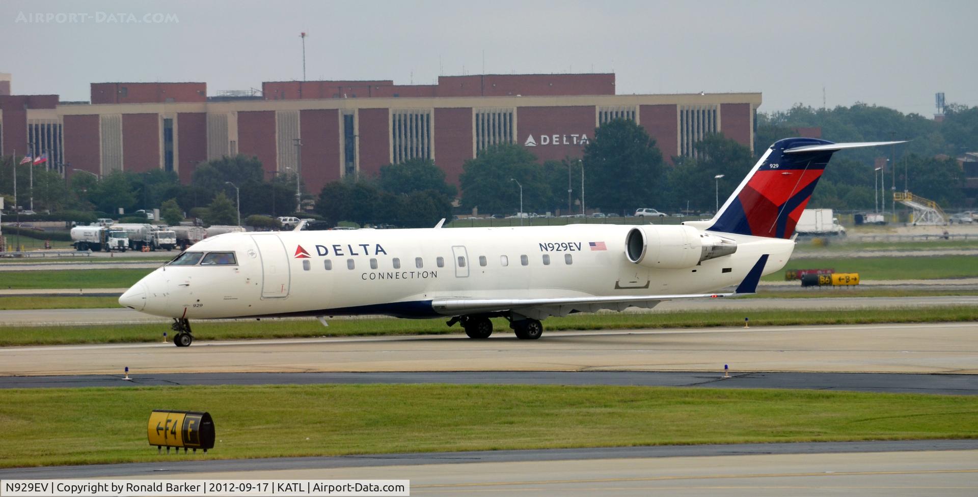 N929EV, 2004 Bombardier CRJ-200ER (CL-600-2B19) C/N 8007, Taxi ATL