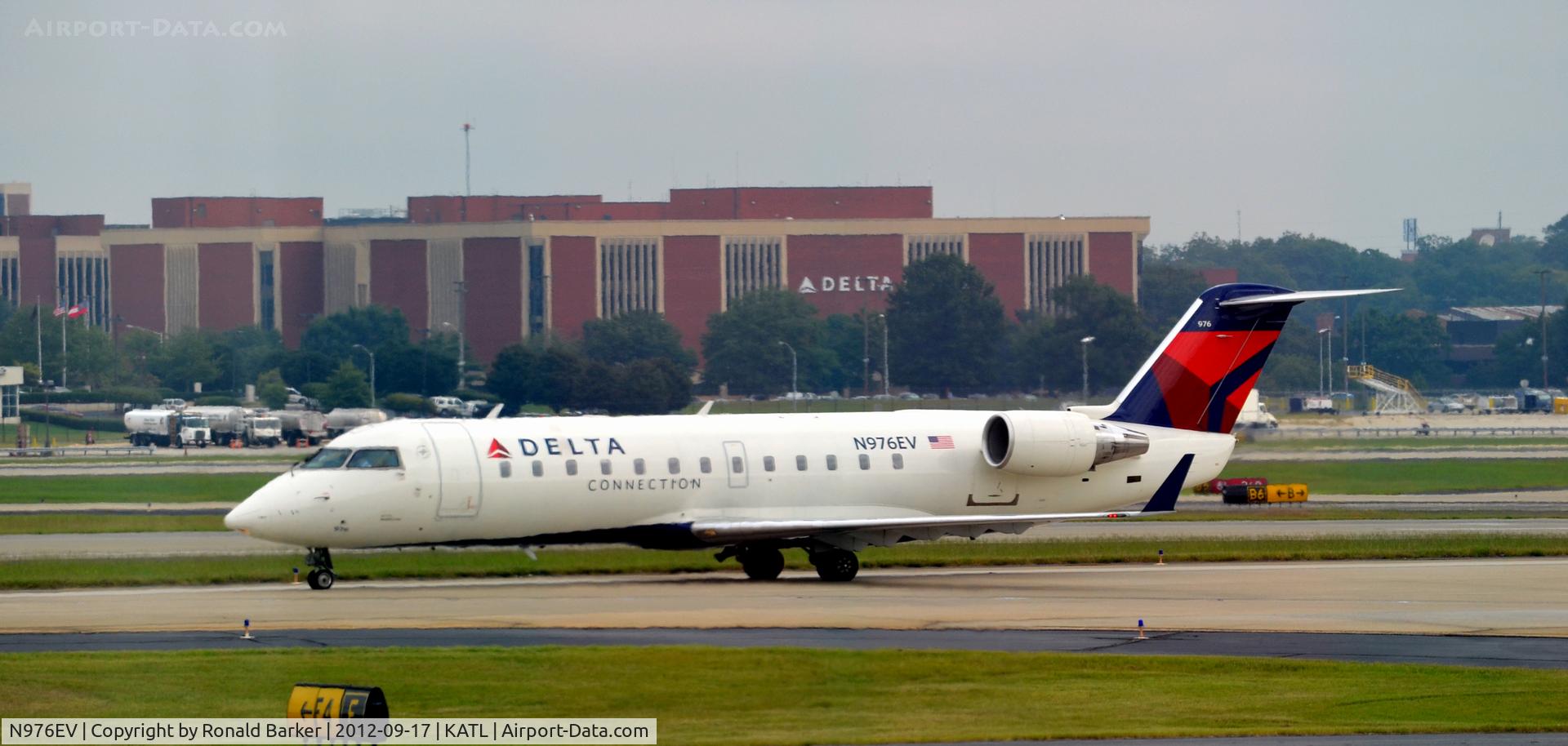 N976EV, 2001 Bombardier CRJ-200ER (CL-600-2B19) C/N 7601, Taxi ATL
