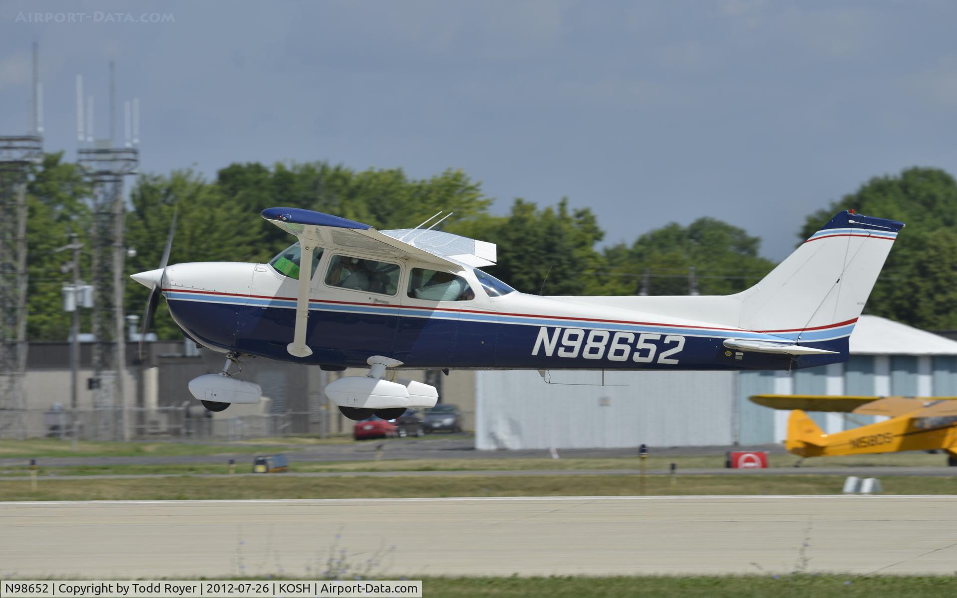 N98652, 1985 Cessna 172P C/N 17276329, Airventure 2012