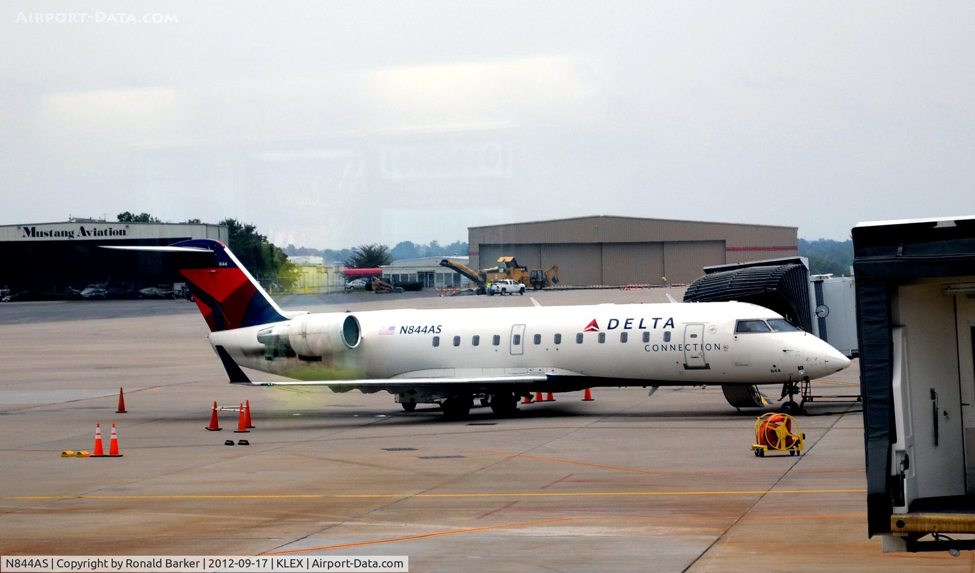 N844AS, 1999 Bombardier CRJ-200ER (CL-600-2B19) C/N 7317, Lexington