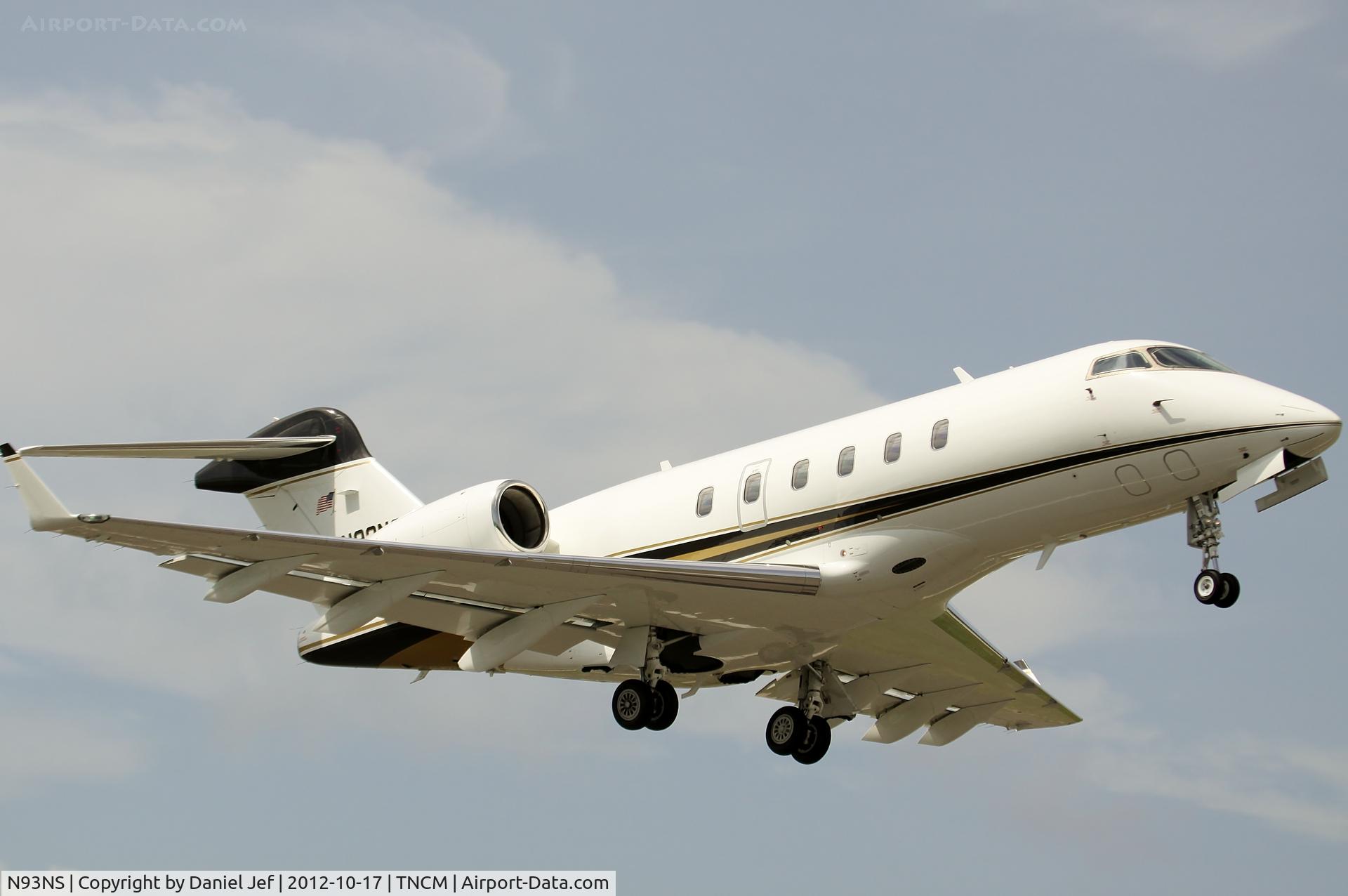 N93NS, 2004 Bombardier Challenger 300 (BD-100-1A10) C/N 20031, N93NS
