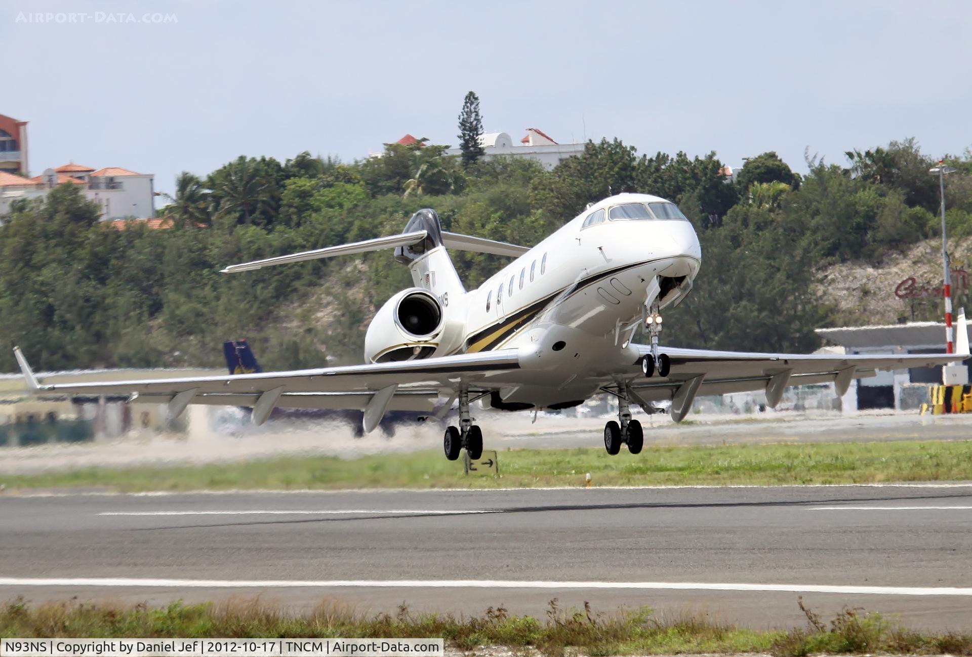 N93NS, 2004 Bombardier Challenger 300 (BD-100-1A10) C/N 20031, N93NS