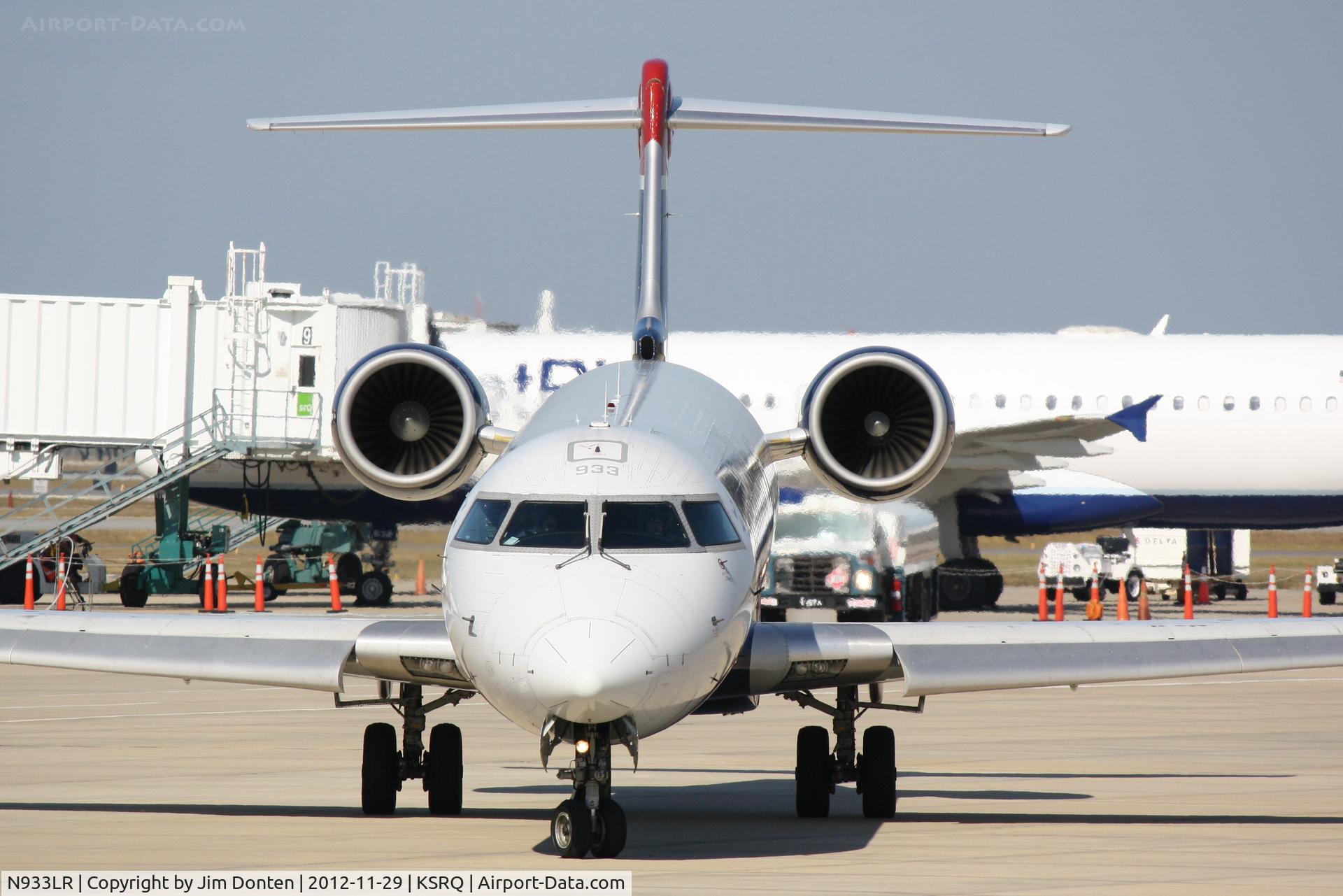 N933LR, 2005 Bombardier CRJ-900ER (CL-600-2D24) C/N 15033, US Air Flight 2678 operated by Mesa (N933LR) prepares for flight at Sarasota-Bradenton International Airport