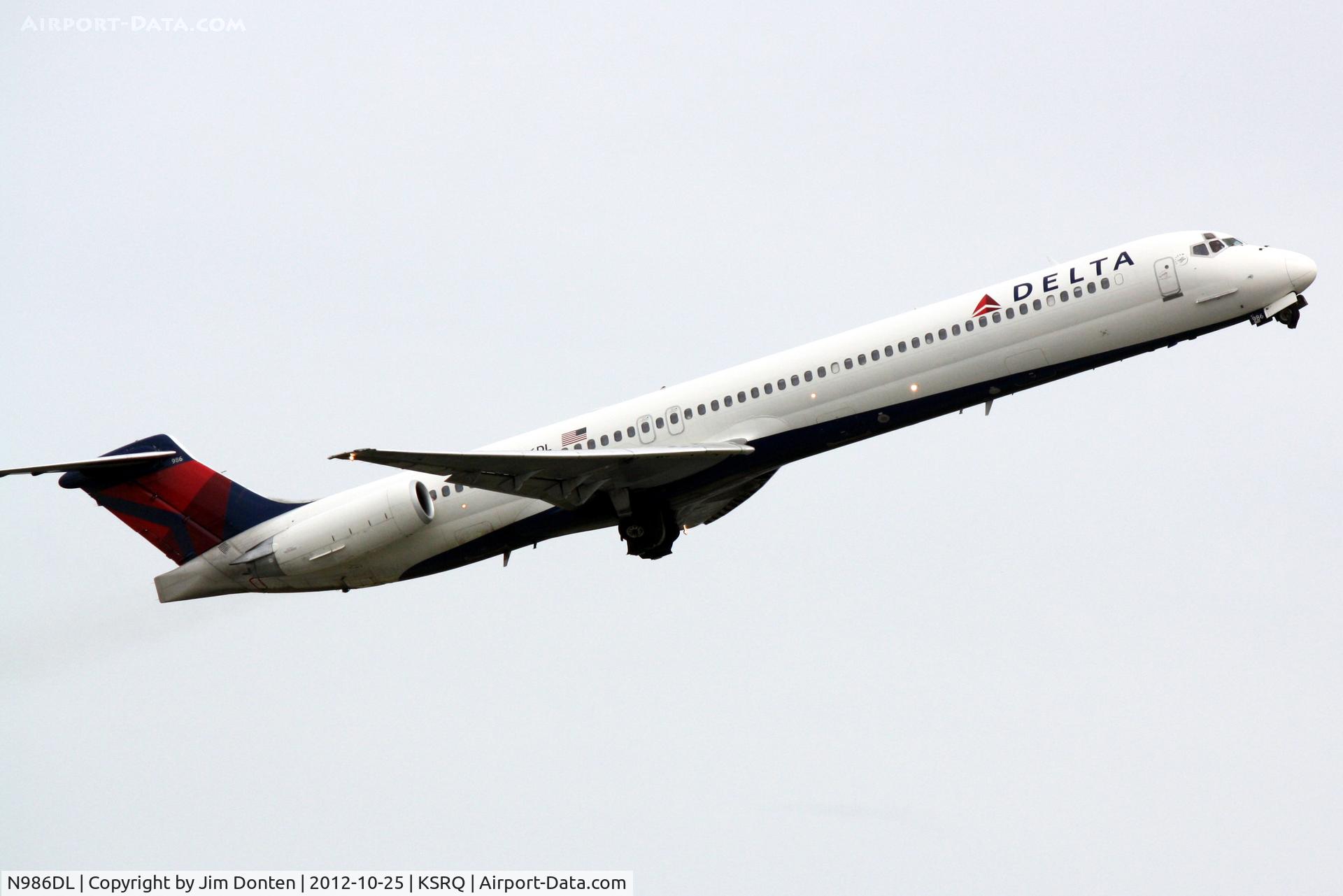N986DL, 1991 McDonnell Douglas MD-88 C/N 53313, Delta Flight 2298 (N986DL) departs Sarasota-Bradenton International Airport enroute to Hartsfield-Jackson Atlanta International Airport