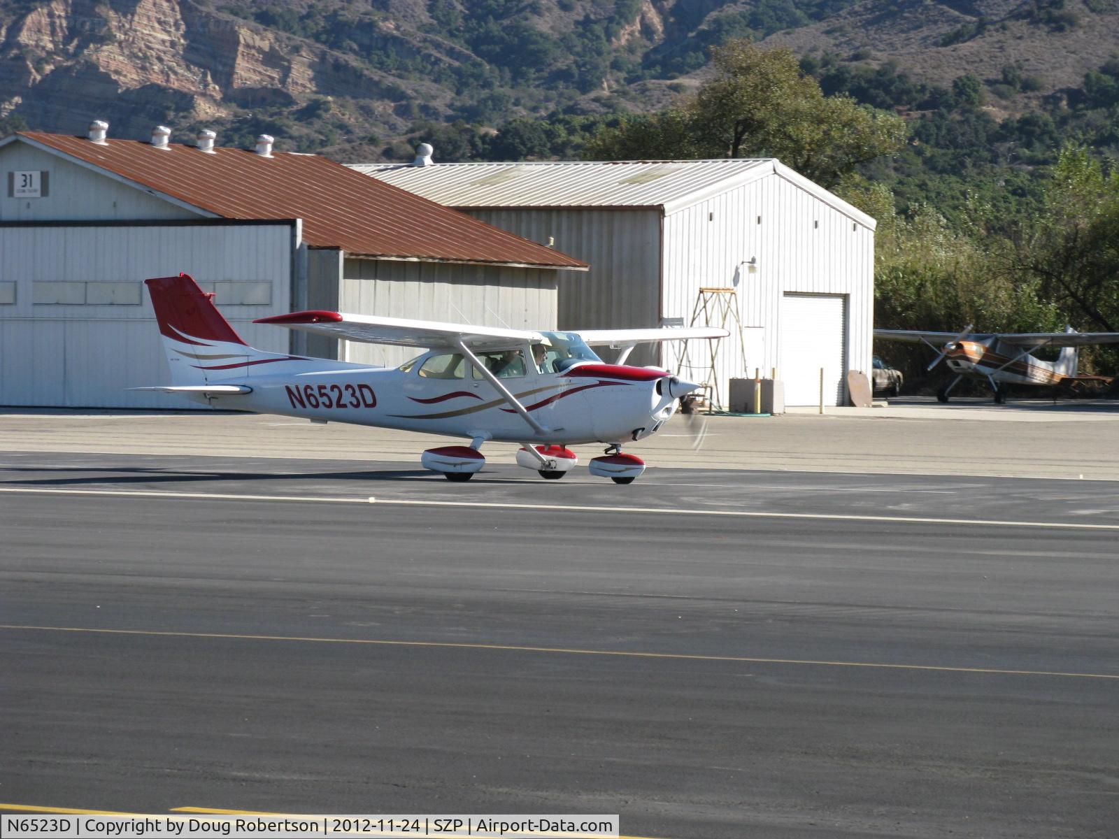 N6523D, 1979 Cessna 172N C/N 17272844, 1979 Cessna 172N, Lycoming O-320-H2AD 160 Hp, takeoff roll Rwy 22