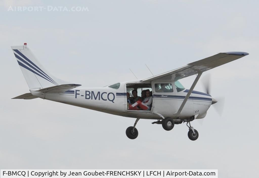 F-BMCQ, 1963 Cessna 206 Super Skywagon C/N 206-0003, ready to jump