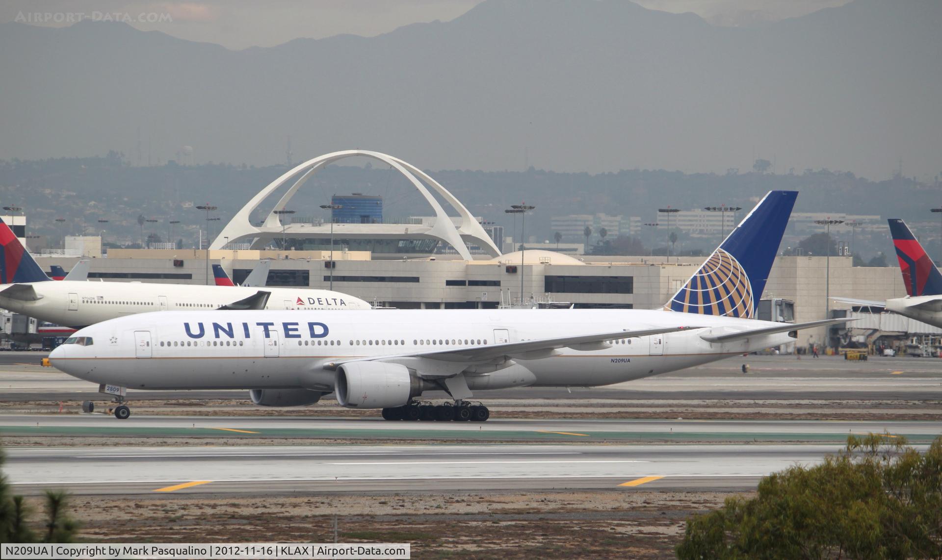 N209UA, 1999 Boeing 777-222 C/N 30215, Boeing 777-200