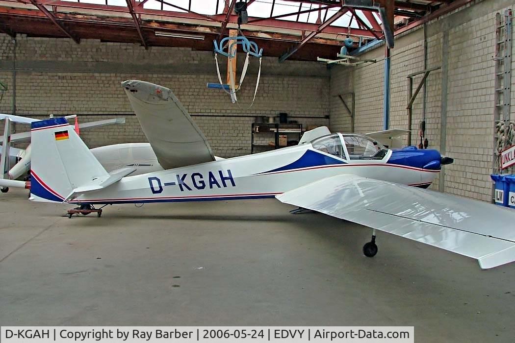 D-KGAH, 1980 Scheibe SF-25C Falke 1700 C/N 44296, Scheibe SF-25C Falke 1700 [44296] Porta Westfallica~D 24/05/2006