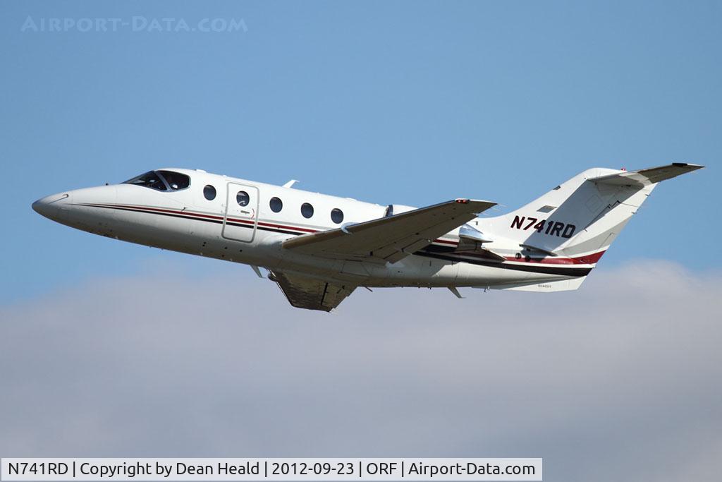 N741RD, 2005 Raytheon Beechjet 400A C/N RK-432, N741RD climbing out from RWY 5 en route to Pittsburgh Int'l (KPIT).

Ex N142QS with NetJets Aviation.
