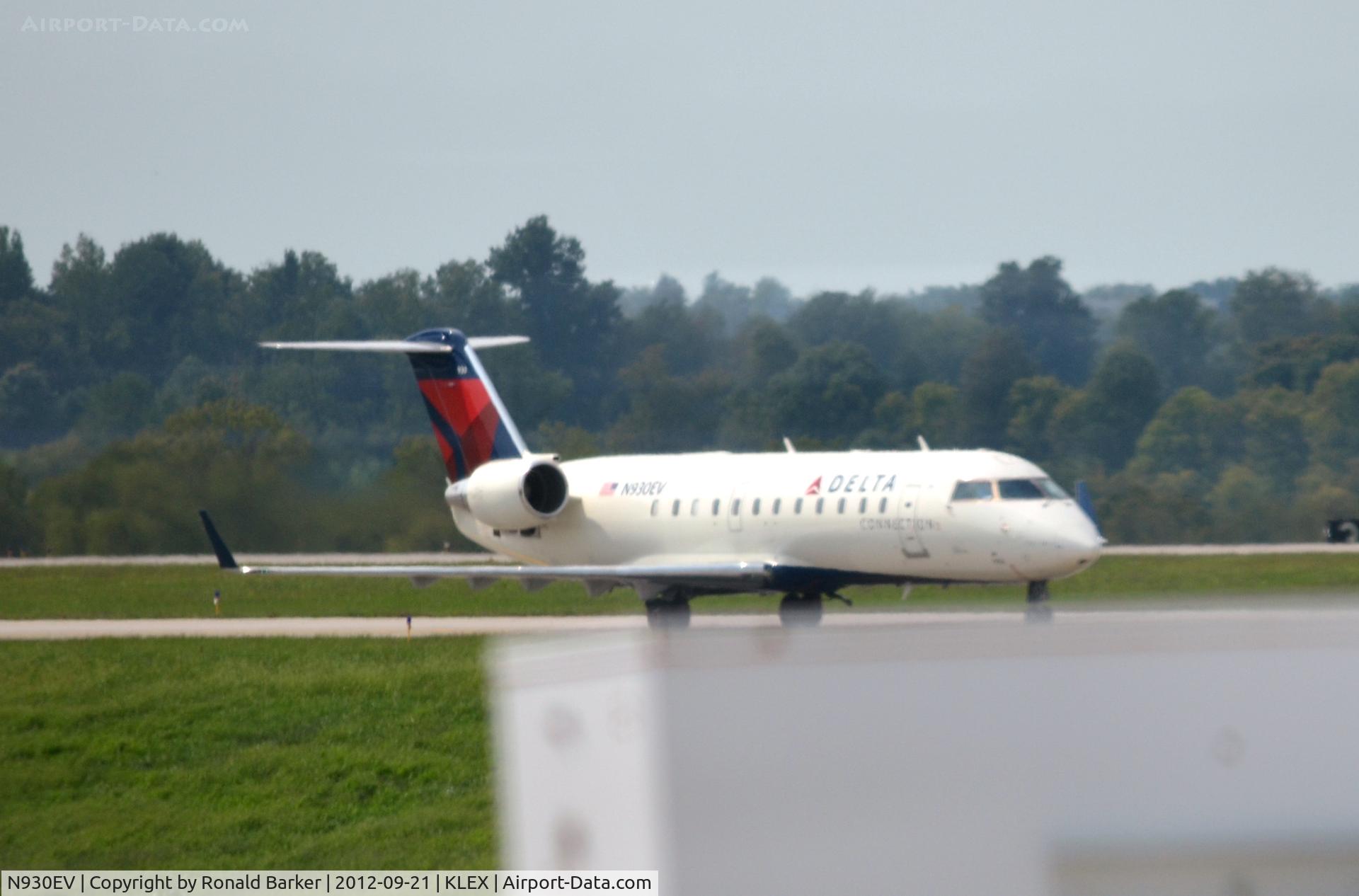 N930EV, 2005 Bombardier CRJ-200ER (CL-600-2B19) C/N 8014, Taxi LEX