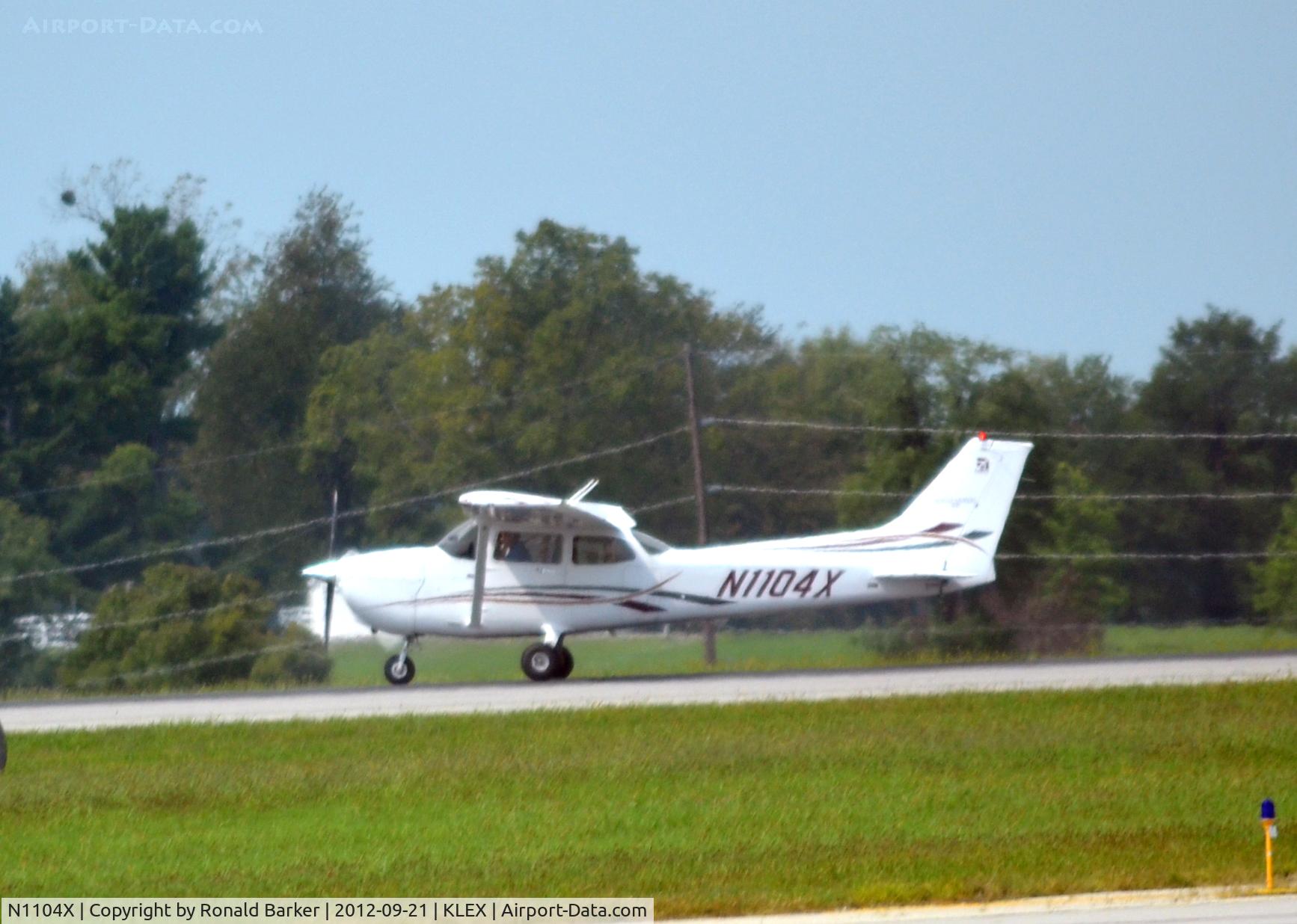 N1104X, 2006 Cessna 172S C/N 172S10297, Takeoff LEX
