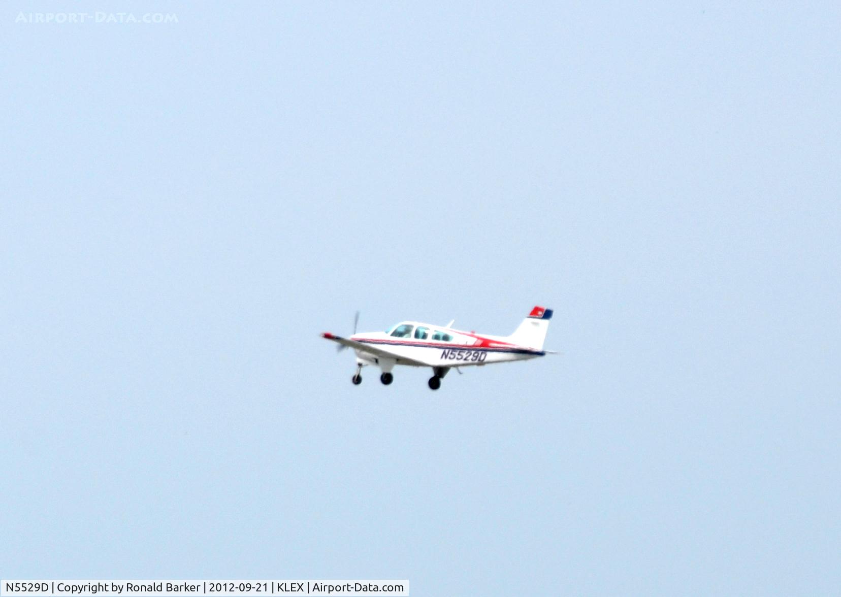 N5529D, 1989 Beech F33A Bonanza C/N CE-1403, Takeoff LEX