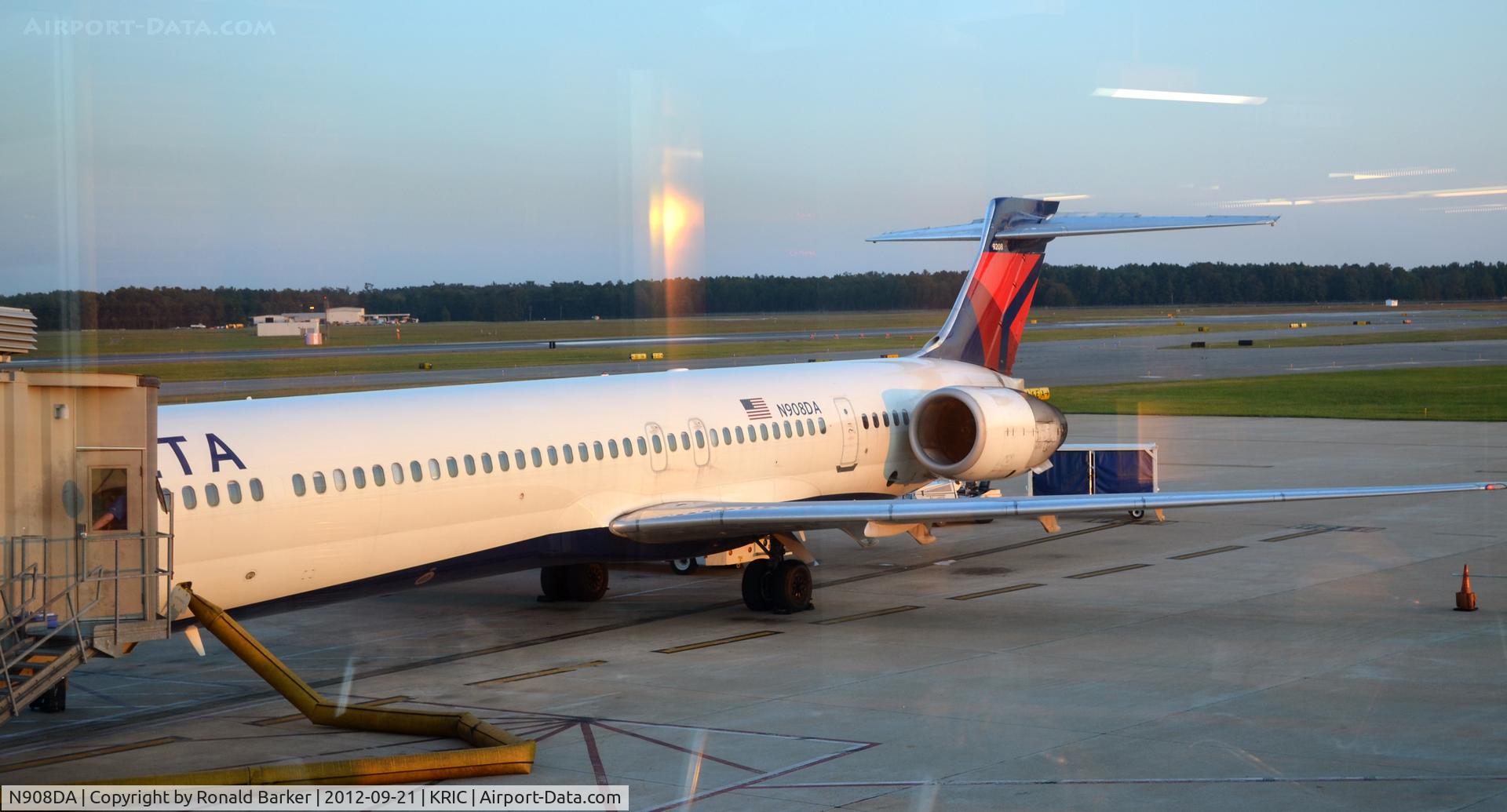 N908DA, 1995 McDonnell Douglas MD-90-30 C/N 53388, Richmond