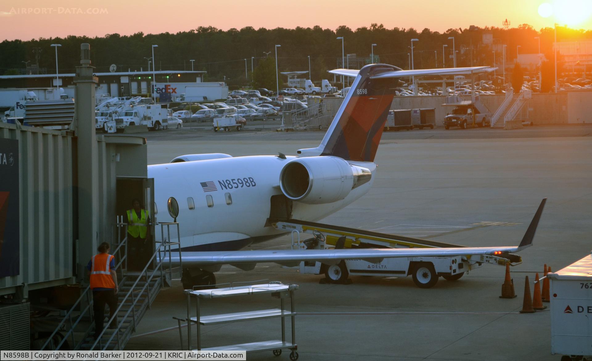 N8598B, 2001 Bombardier CRJ-200 (CL-600-2B19) C/N 7598, Richmond