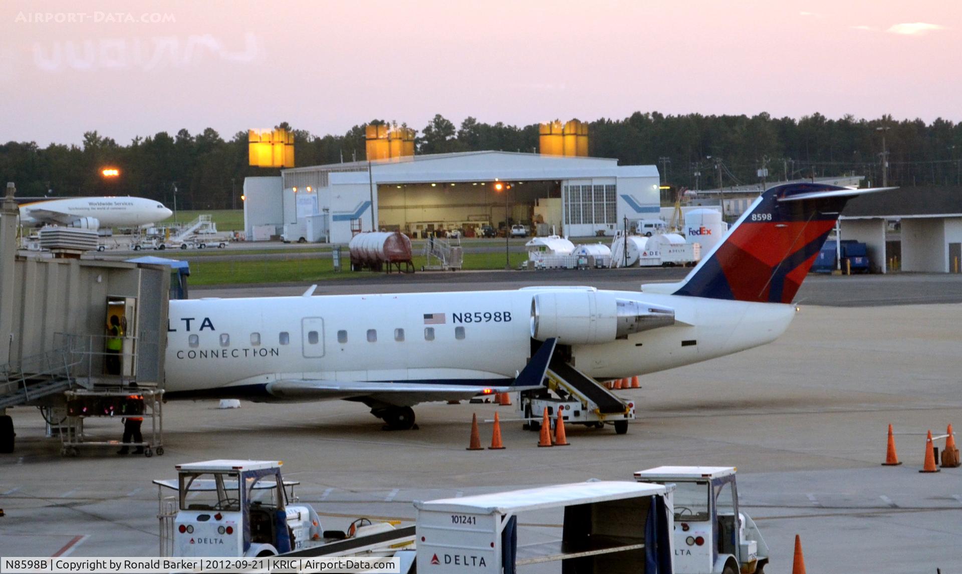 N8598B, 2001 Bombardier CRJ-200 (CL-600-2B19) C/N 7598, Richmond