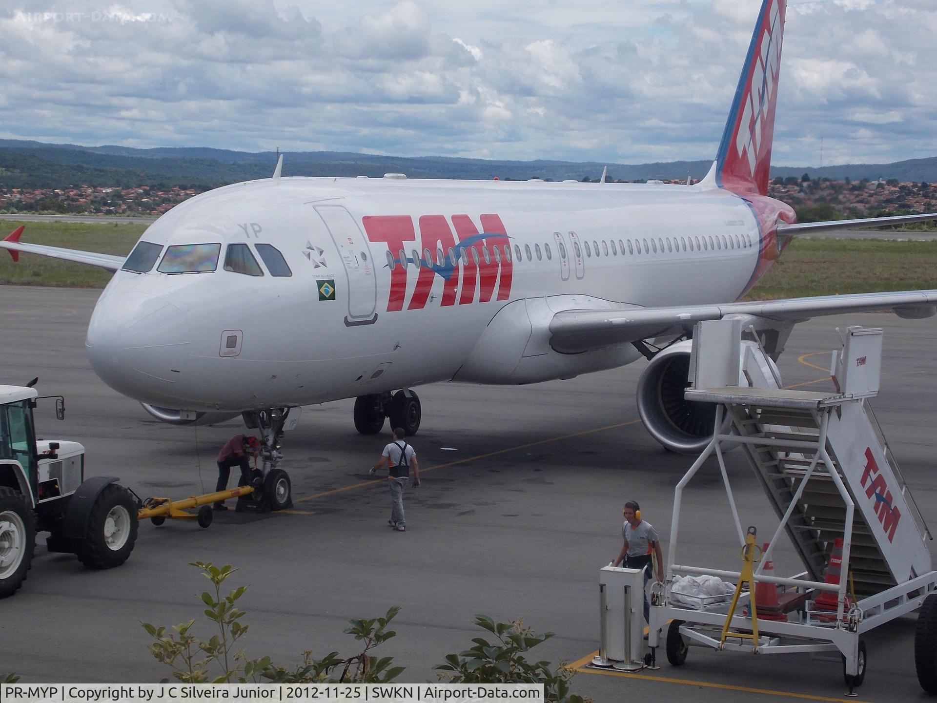 PR-MYP, 2012 Airbus A320-214 C/N 5066, Airbus A320-214, matrícula PR-MYP (cn 5066). Aeroporto Nelson Ribeiro Guimarães (CLV/SBCN). Caldas Novas, 25 de novembro de 2012.