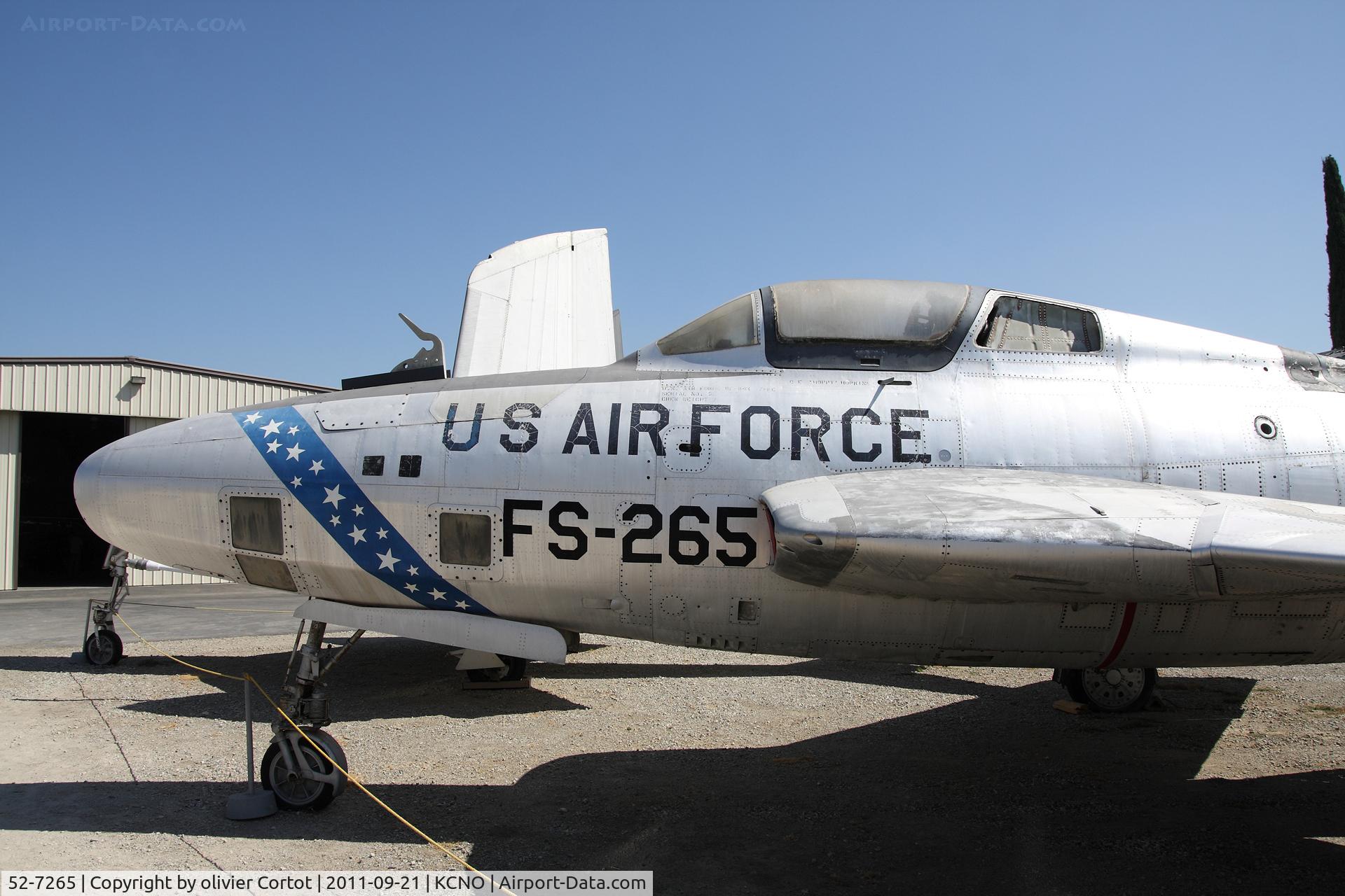 52-7265, 1953 Republic RF-84K-17-RE Thunderflash C/N 221, view on the nose and the hook device
