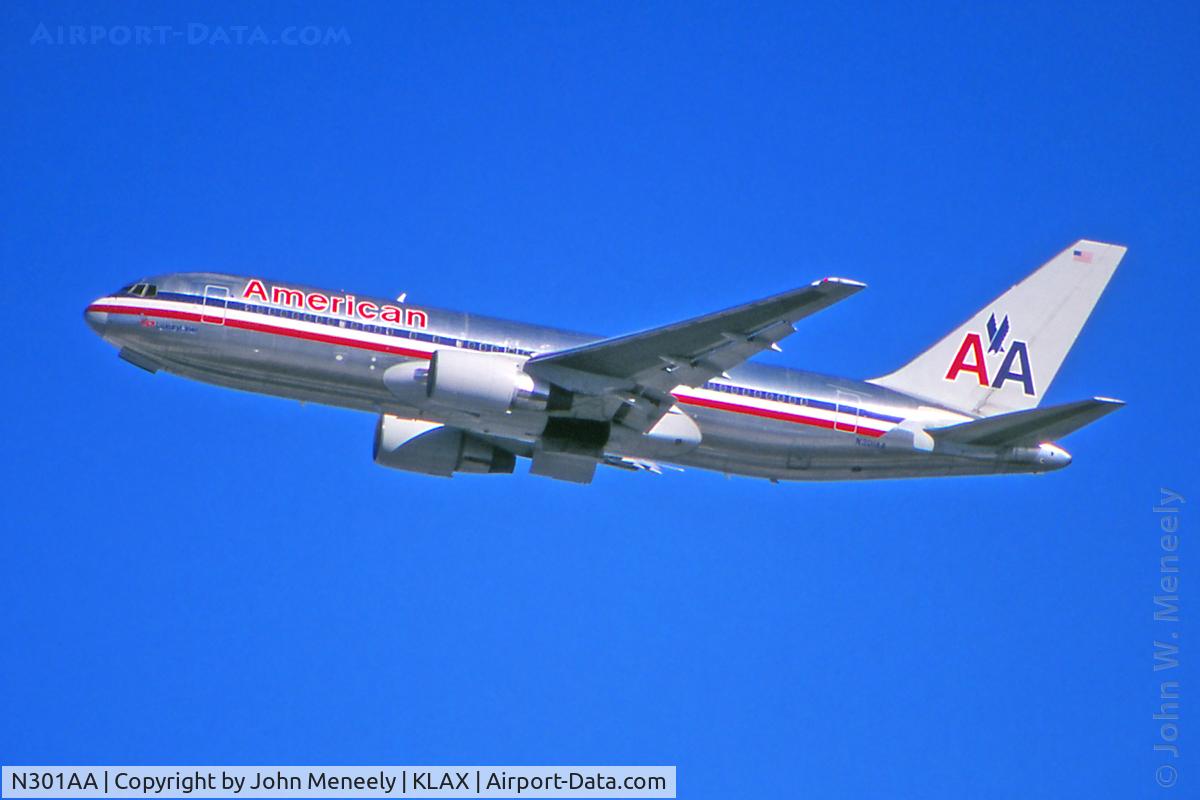 N301AA, 1982 Boeing 767-223 C/N 22307, Oct. 2000 - departing from LAX