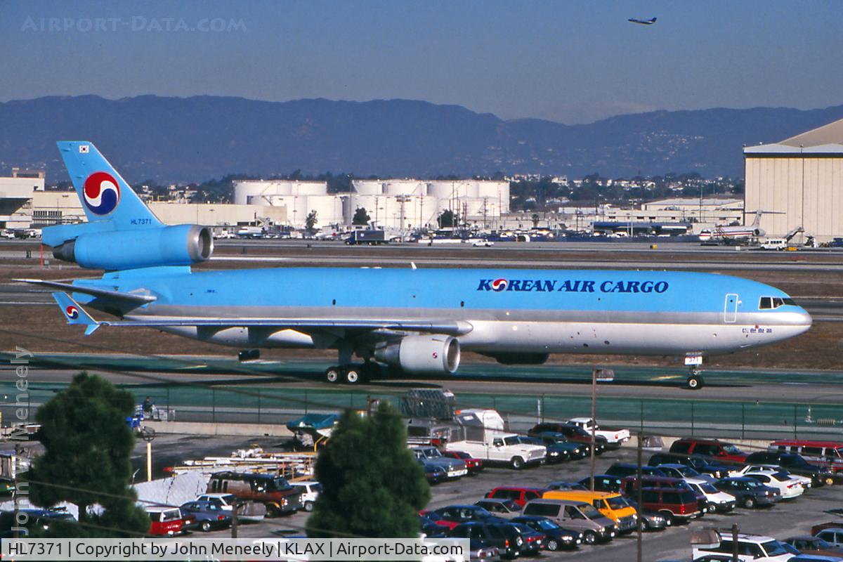 HL7371, 1990 McDonnell Douglas MD-11F C/N 48407, Nov. 2000 - taxiing at LAX