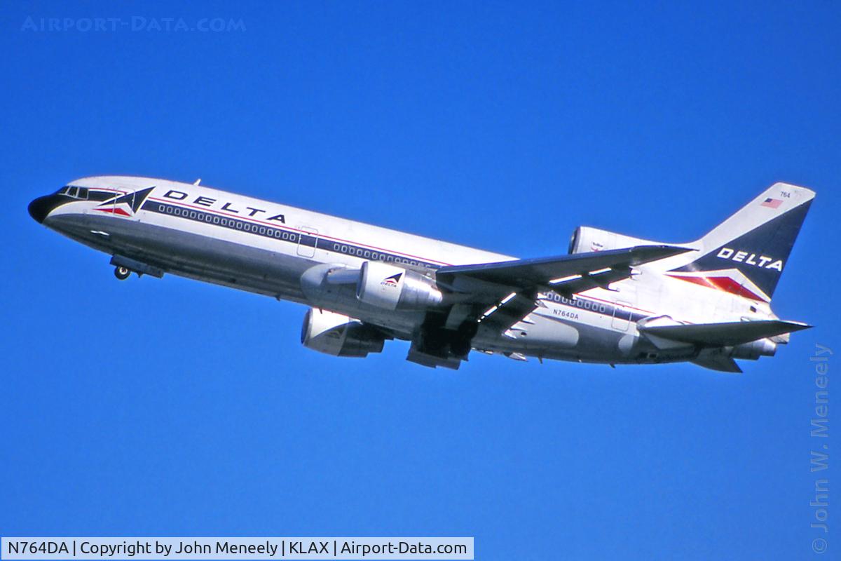 N764DA, 1981 Lockheed L-1011-385-3 Tristar 500 C/N 193H-1202, Nov. 2000 - departing LAX
