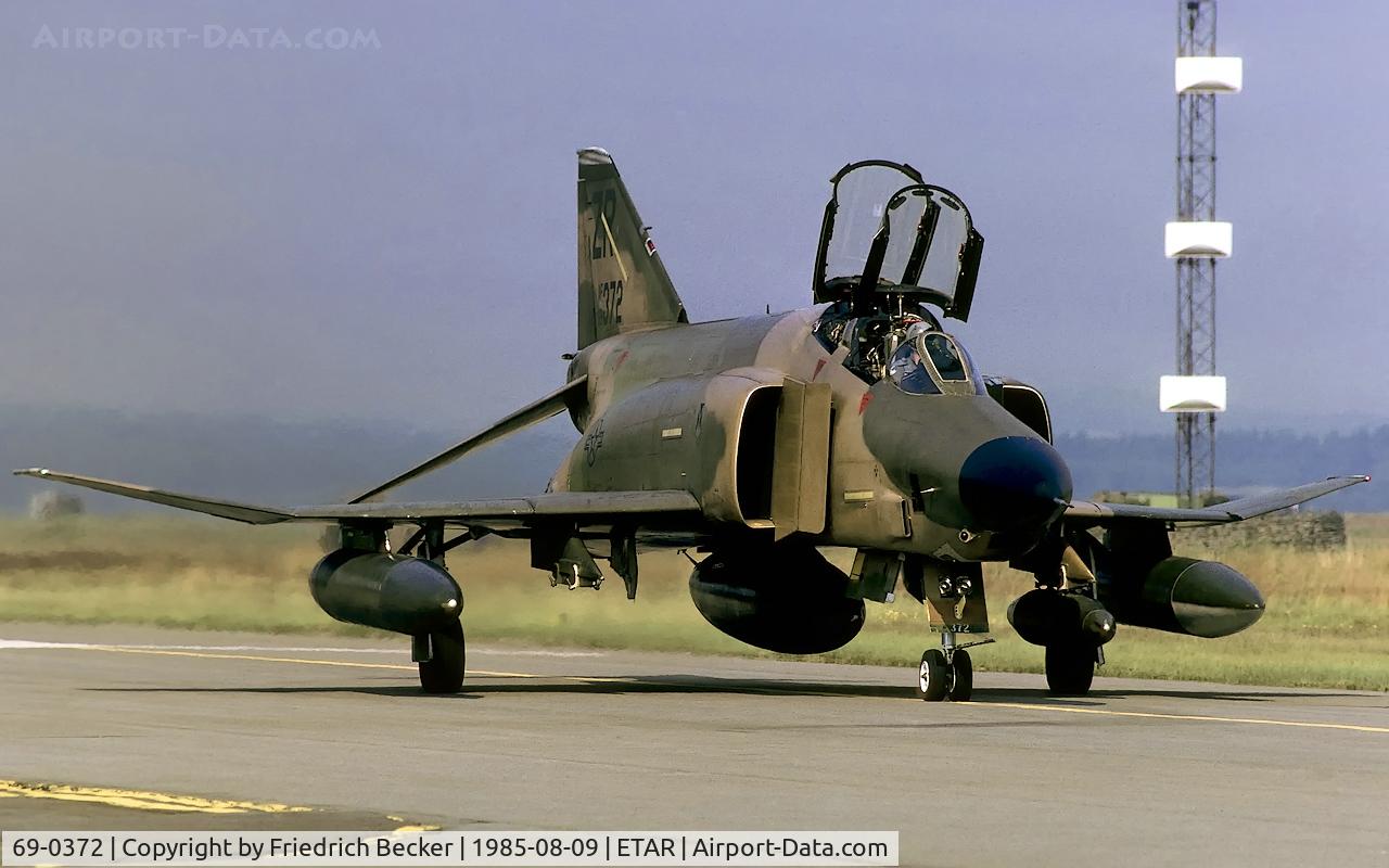 69-0372, 1969 McDonnell Douglas RF-4C Phantom II C/N 3906, taxying to the active