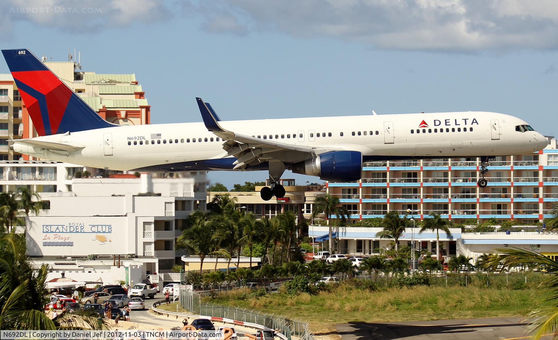 N692DL, 1998 Boeing 757-232 C/N 29724, N692DL
