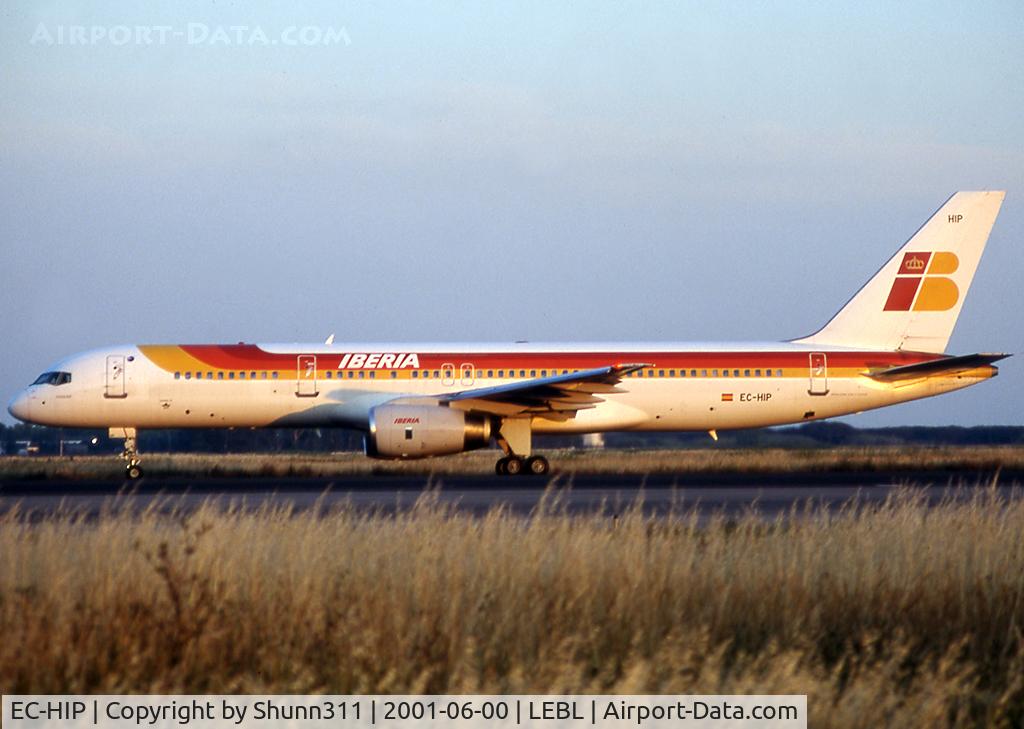 EC-HIP, 2000 Boeing 757-256 C/N 29306, Waiting holding point rwy 20 before departure...