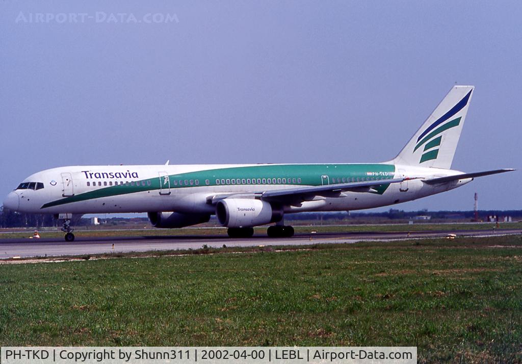 PH-TKD, 1996 Boeing 757-2K2 C/N 26330, Waiting holding point rwy 20 before departure...
