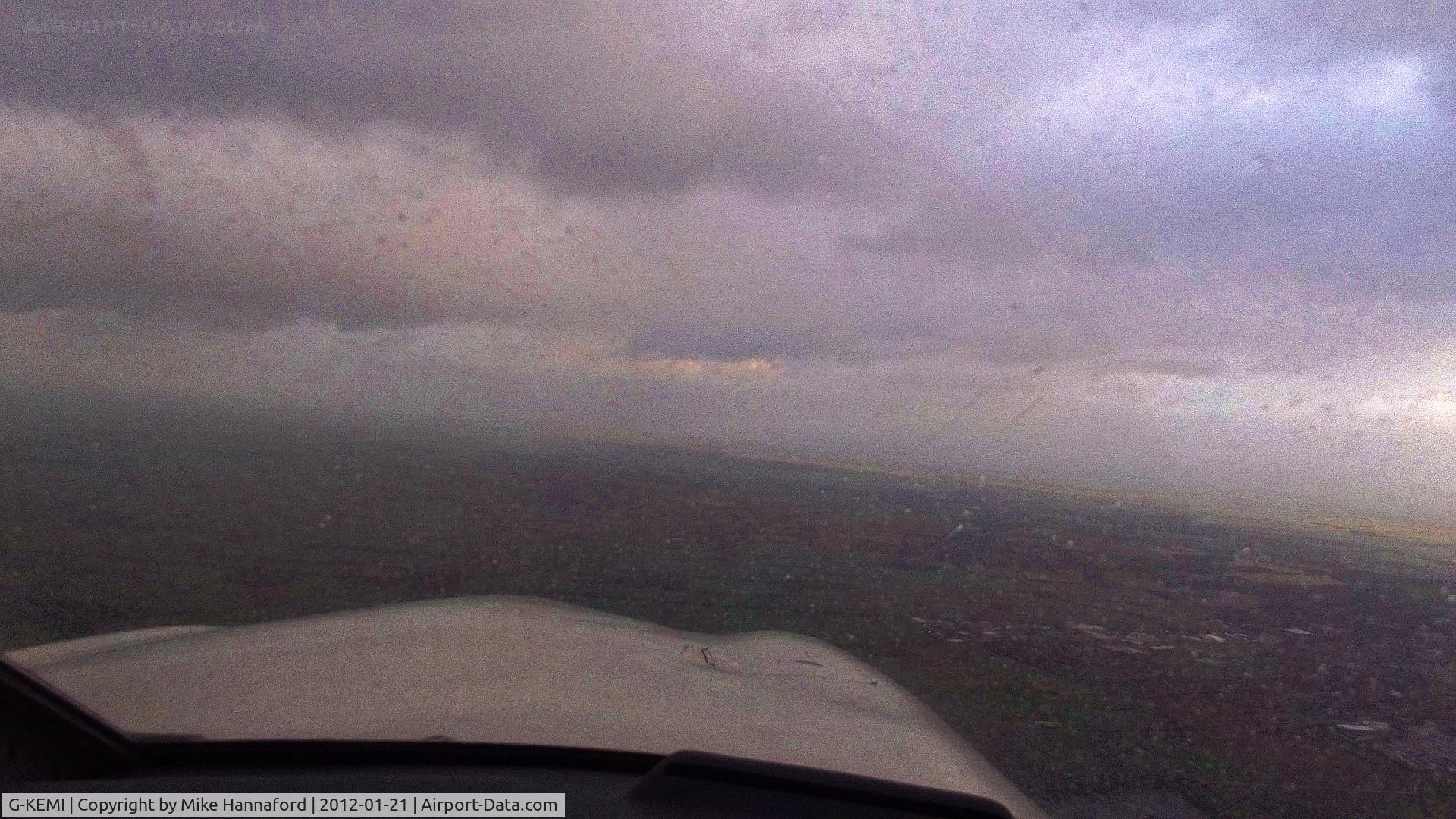 G-KEMI, 1998 Piper PA-28-181 Cherokee Archer III C/N 28-43180, Rain