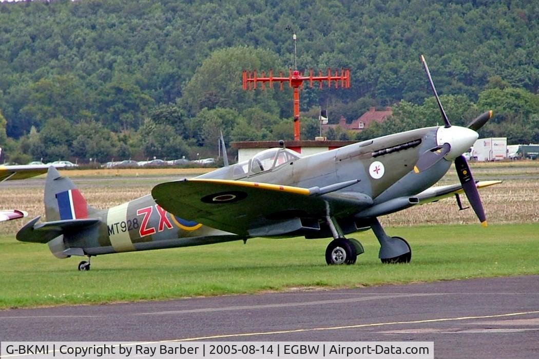 G-BKMI, 1944 Supermarine 359 Spitfire HF.VIIIc C/N 6S/583793, Supermarine Spitfire HFVIIIc [6S/583793] Wellsbourne Mountford~G 14/08/2005