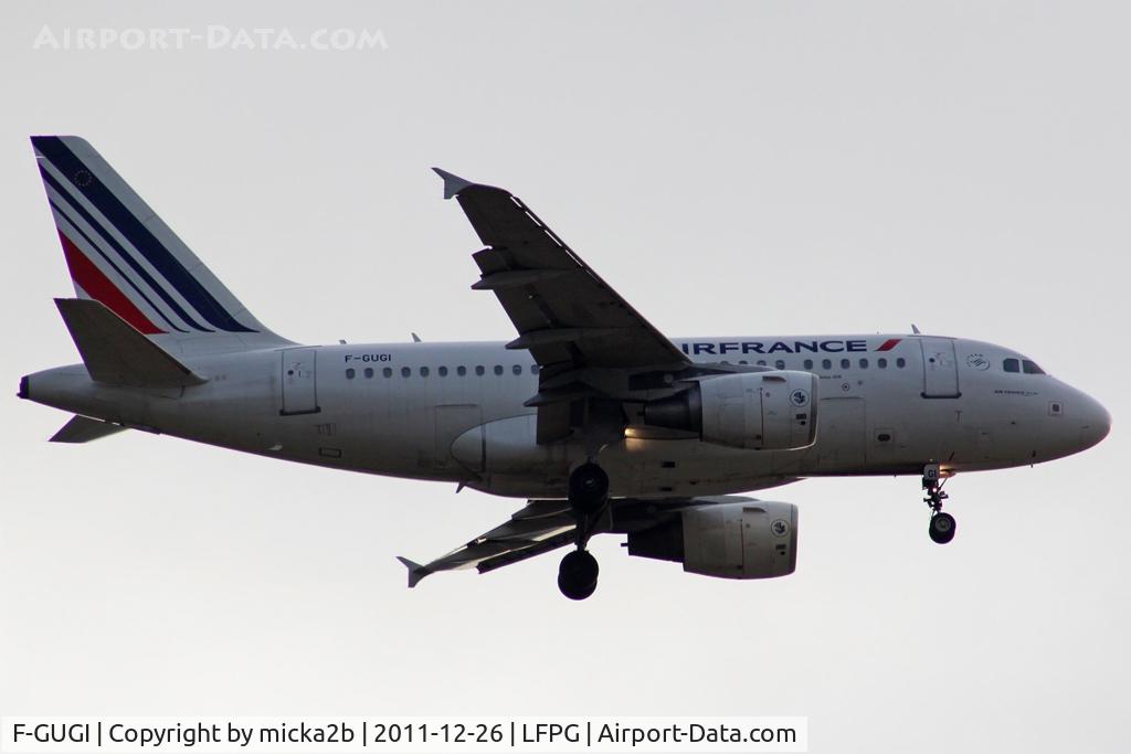 F-GUGI, 2004 Airbus A318-111 C/N 2350, Landing. Scrapped in december 2022.