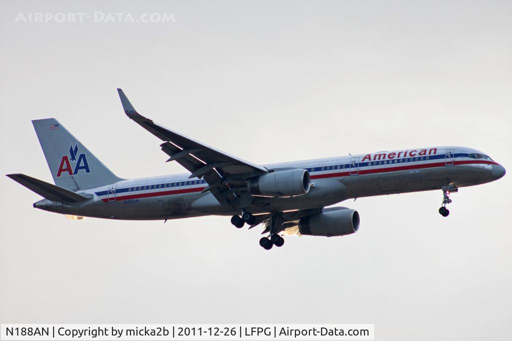 N188AN, 2001 Boeing 757-223 C/N 32382, Landing