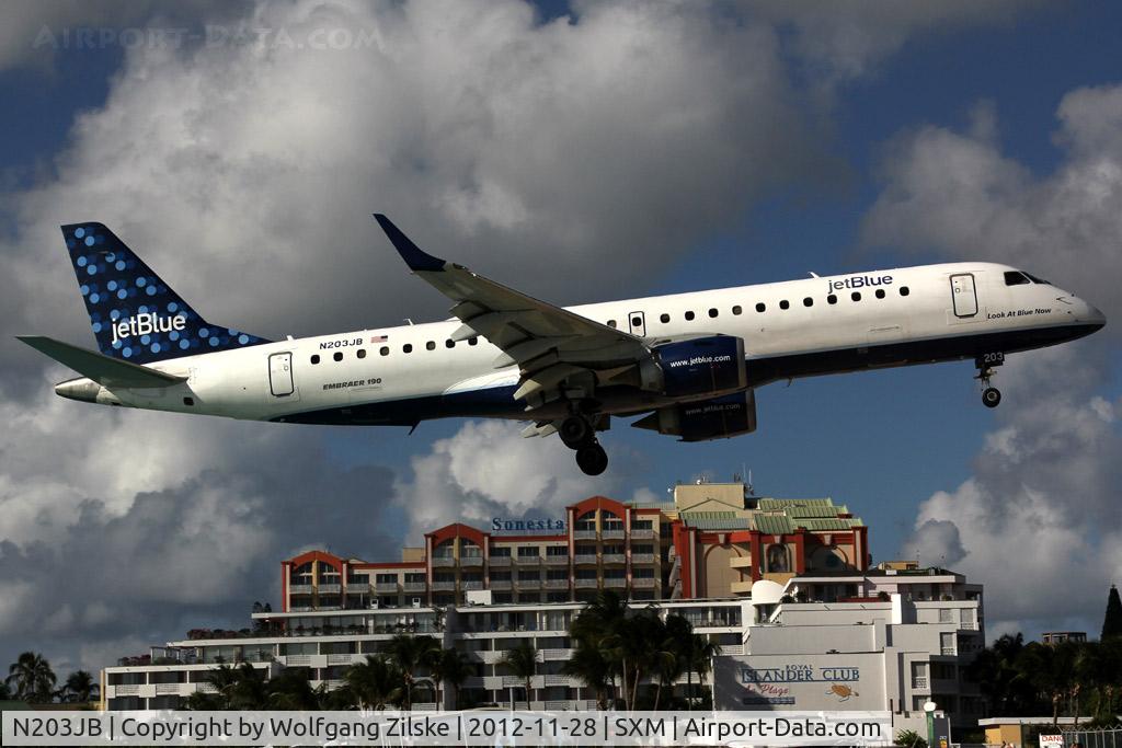 N203JB, 2006 Embraer 190AR (ERJ-190-100IGW) C/N 19000023, visitor