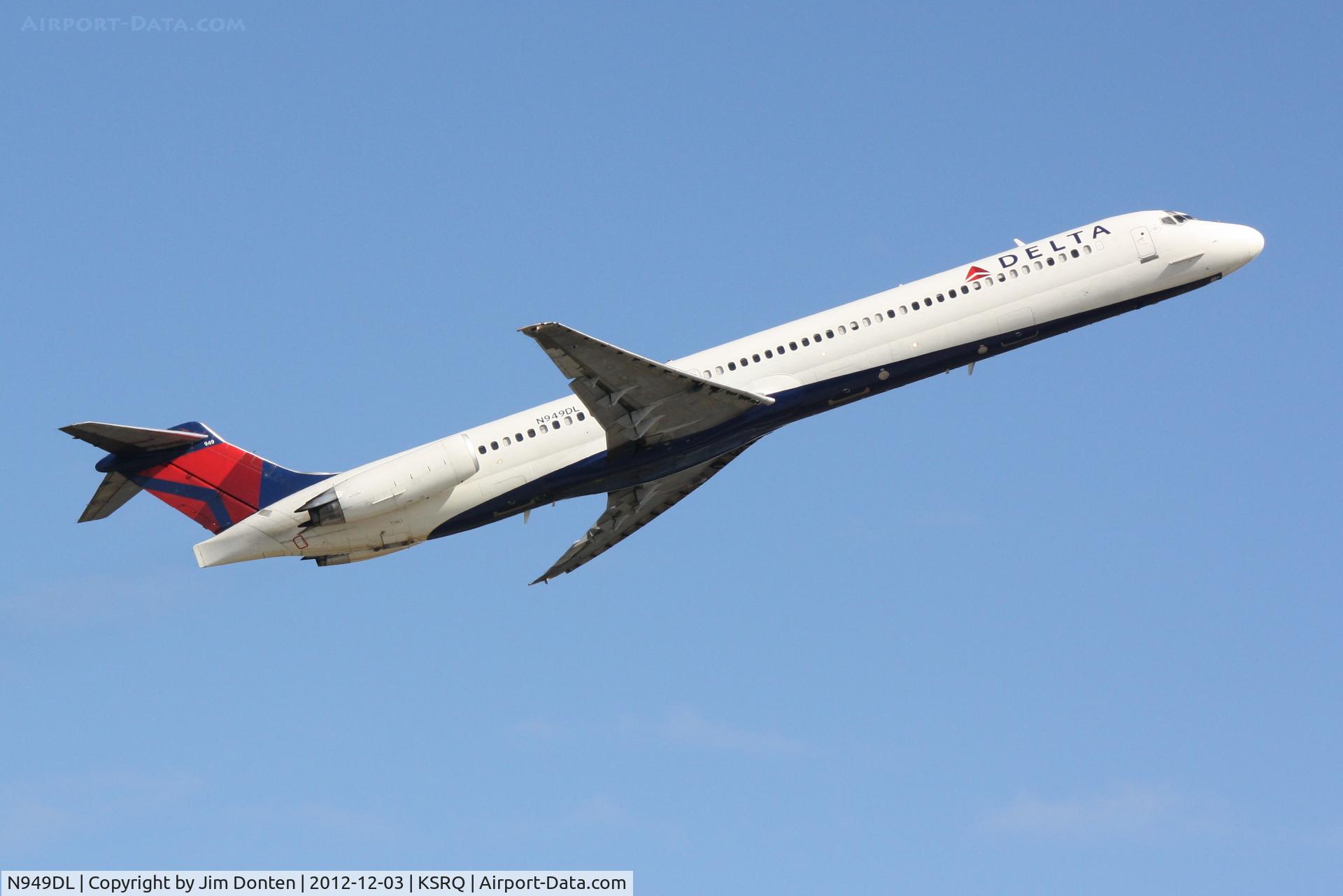N949DL, 1990 McDonnell Douglas MD-88 C/N 49880, Delta Flight 2298 (N949DL) departs Sarasota-Bradenton International Airport enroute to Hartsfield-Jackson Atlanta International Airport