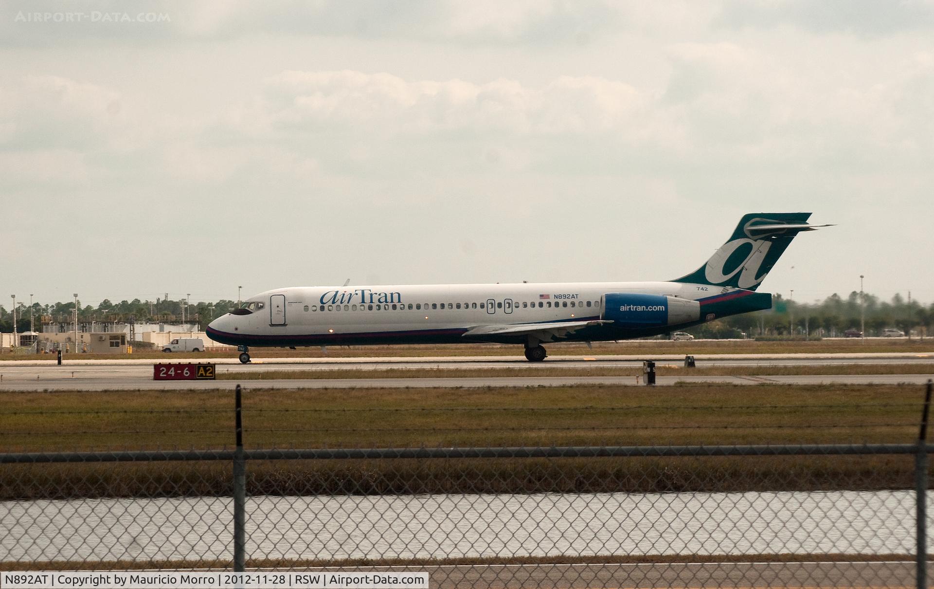 N892AT, 2004 Boeing 717-200 C/N 55044, 717 taking off RWY 6