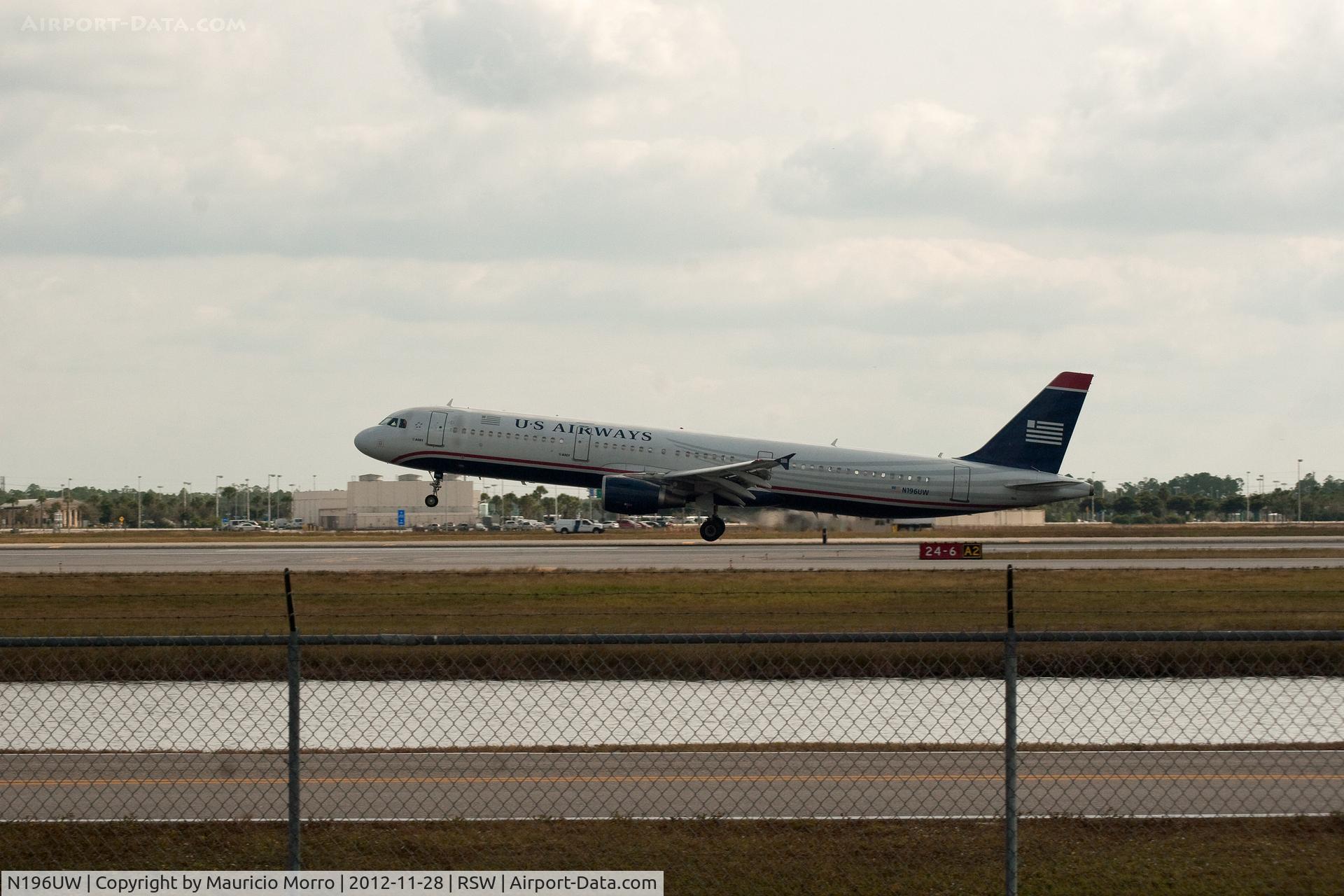 N196UW, 2009 Airbus A321-211 C/N 3879, Landing RWY 6