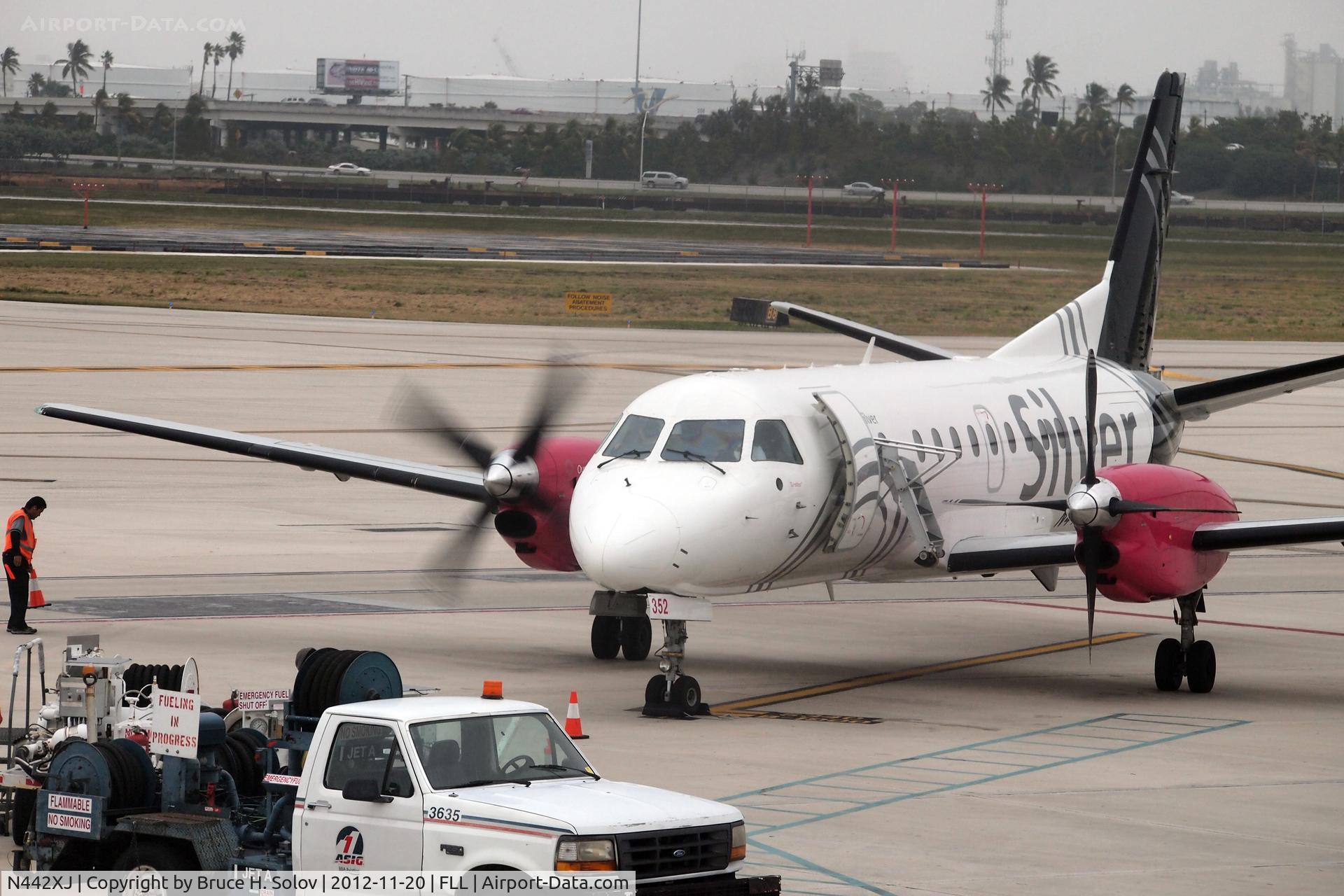 N442XJ, 1998 Saab 340B C/N 340B-442, Pulling in at FLL before my flight to TPA