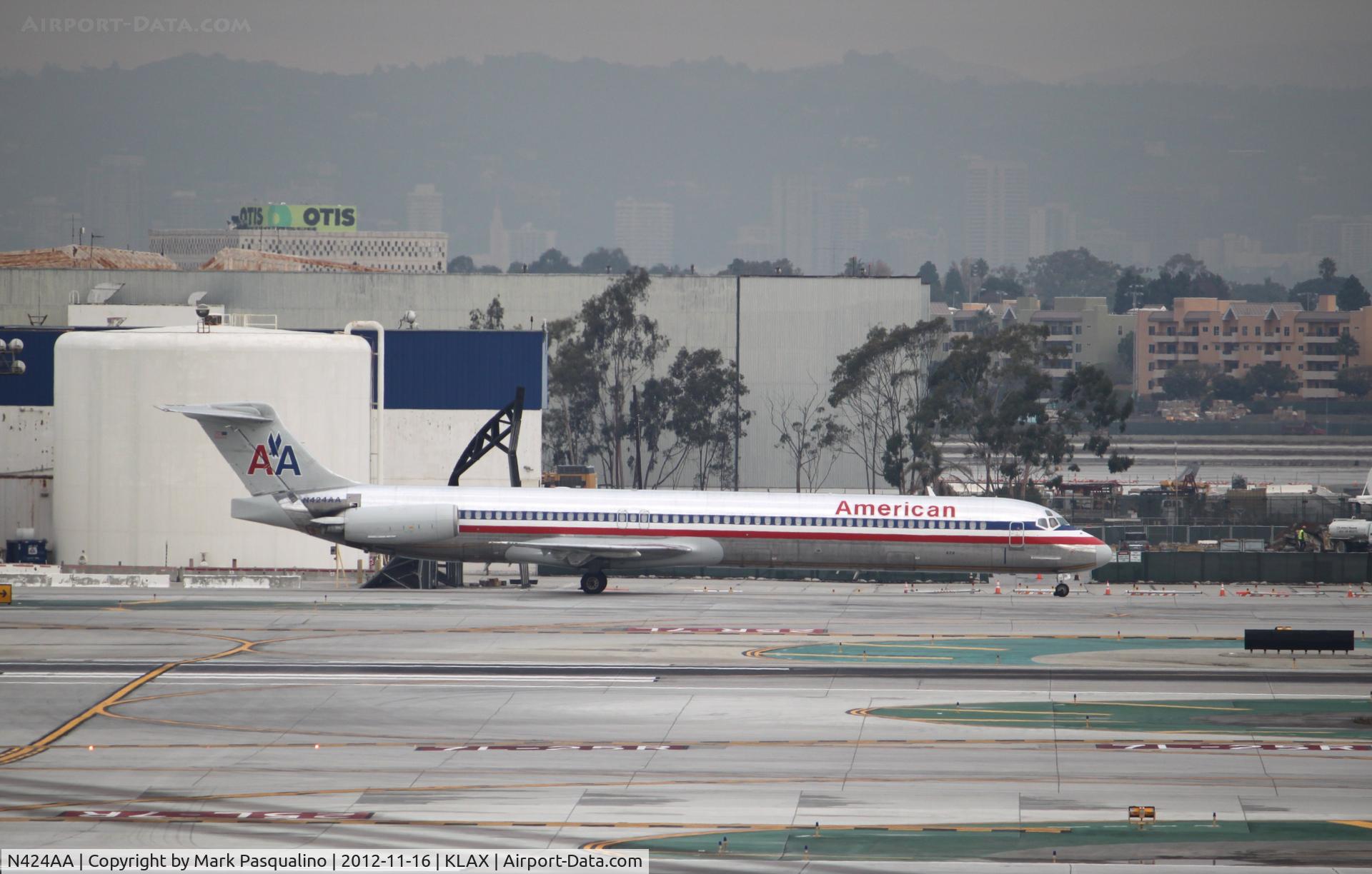 N424AA, 1986 McDonnell Douglas MD-82 (DC-9-82) C/N 49336, MD-82
