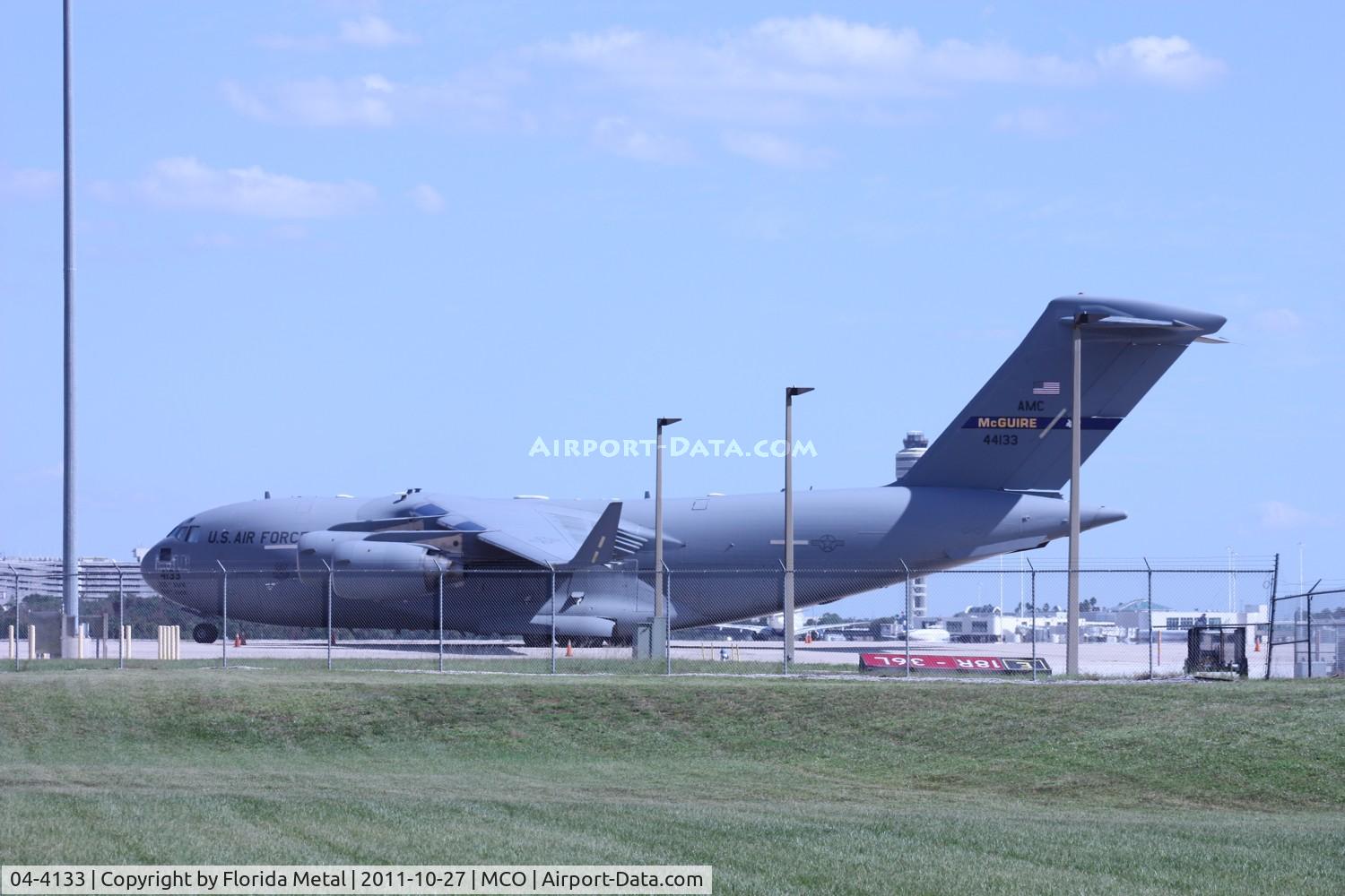 04-4133, 2004 Boeing C-17A Globemaster III C/N P-133, Bringing in Limos for President Obama