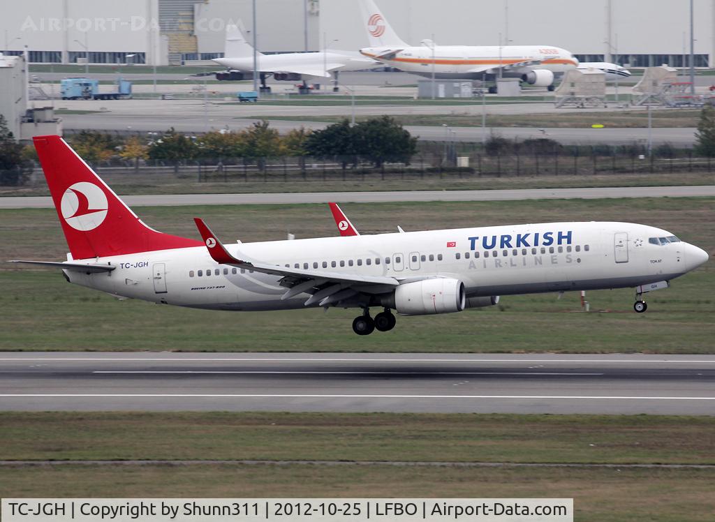 TC-JGH, 2006 Boeing 737-8F2 C/N 34406, Landing rwy 14R