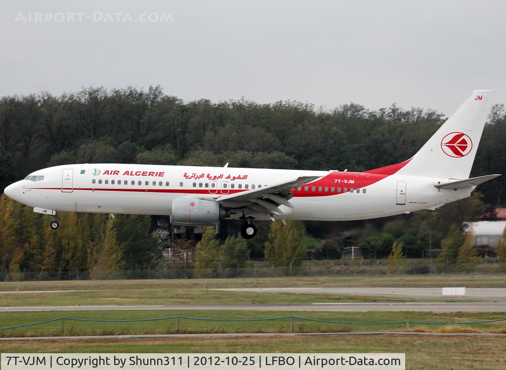 7T-VJM, 2000 Boeing 737-8D6 C/N 30205, Landing rwy 14R in modified new c/s