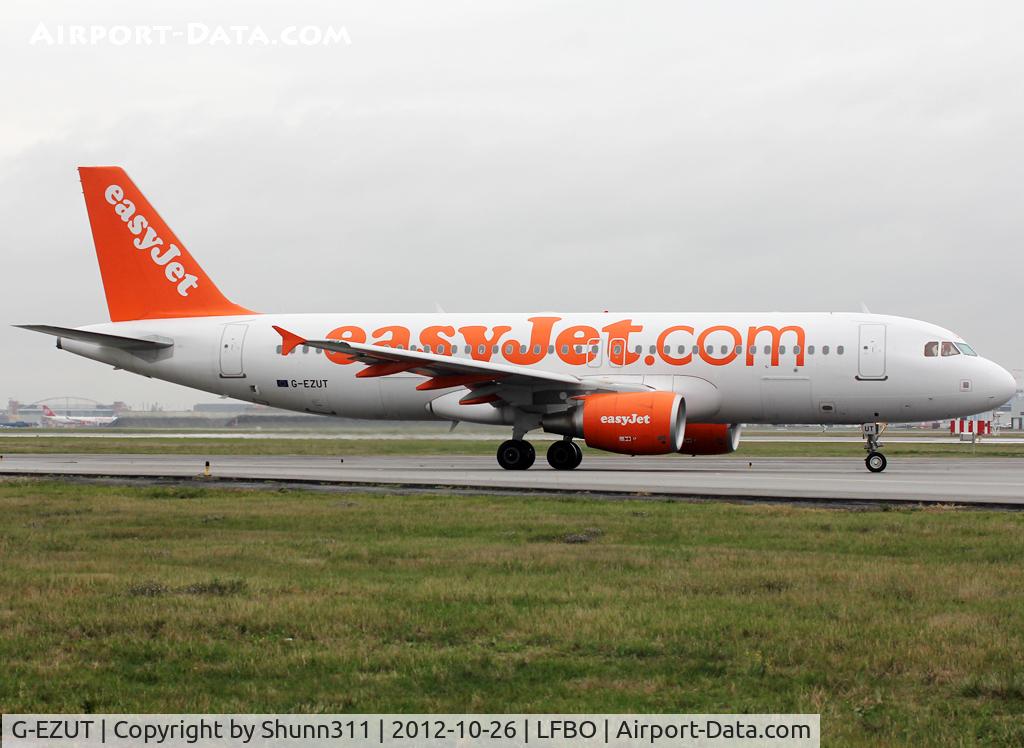 G-EZUT, 2012 Airbus A320-214 C/N 5113, Lining up rwy 14L for departure