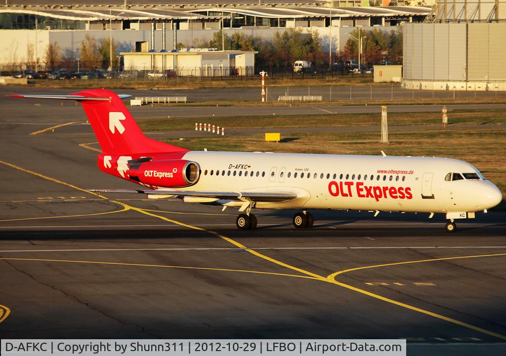 D-AFKC, 1996 Fokker 100 (F-28-0100) C/N 11496, Lining up rwy 14R for departure...