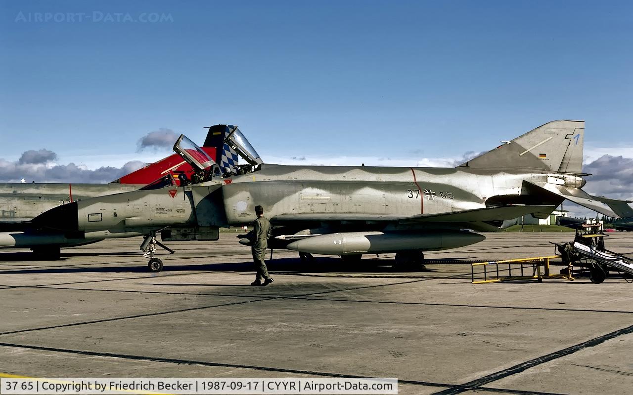 37 65, 1972 McDonnell Douglas F-4F Phantom II C/N 4507, flightline at CFB Goose Bay