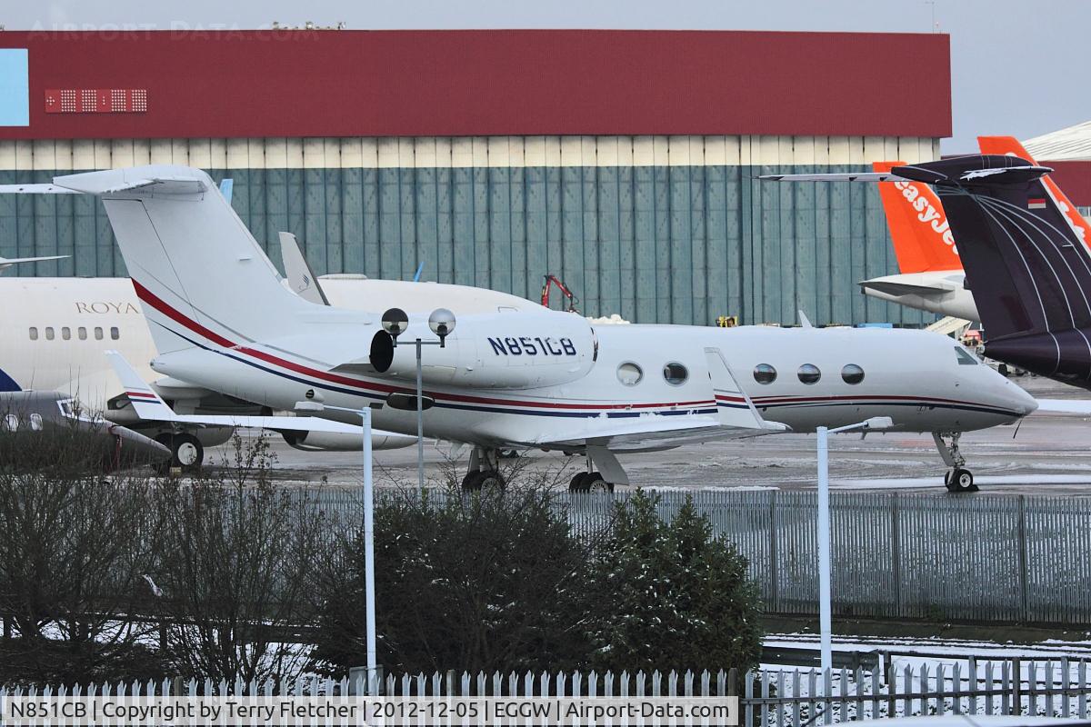 N851CB, 2008 Gulfstream Aerospace GIV-X (G450) C/N 4132, 2008 Gulfstream Aerospace GIV-X (G450), c/n: 4132 at a snowy Luton