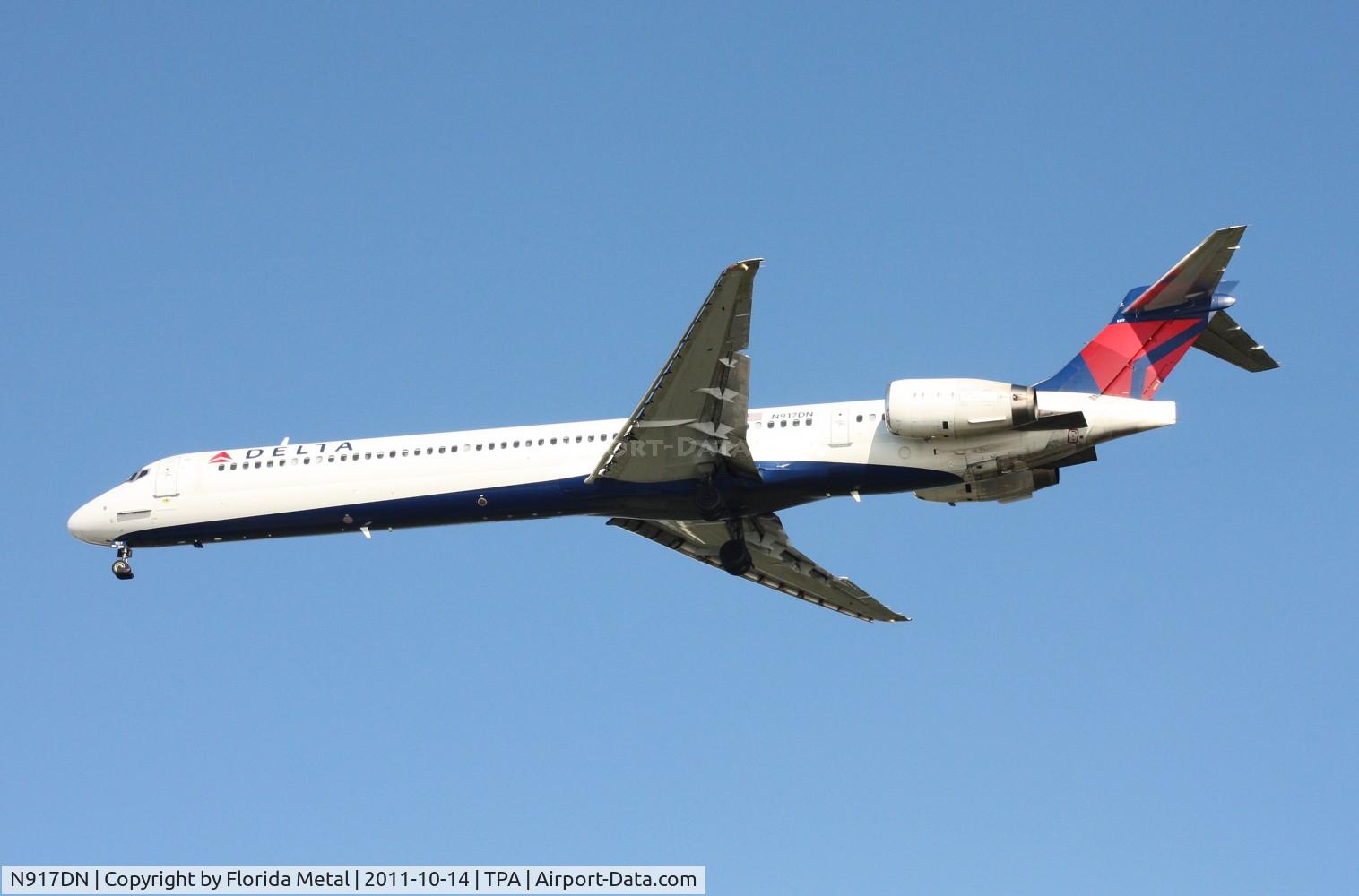 N917DN, 1996 McDonnell Douglas MD-90-30 C/N 53552, Delta MD-90