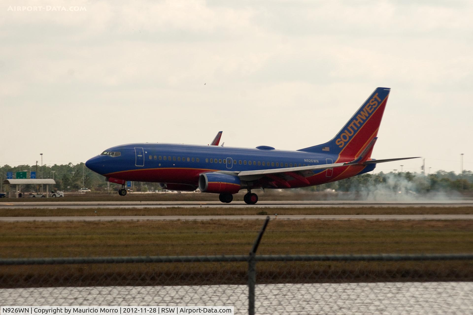 N926WN, 2008 Boeing 737-7H4 C/N 36629, 737 landing at RWY 6