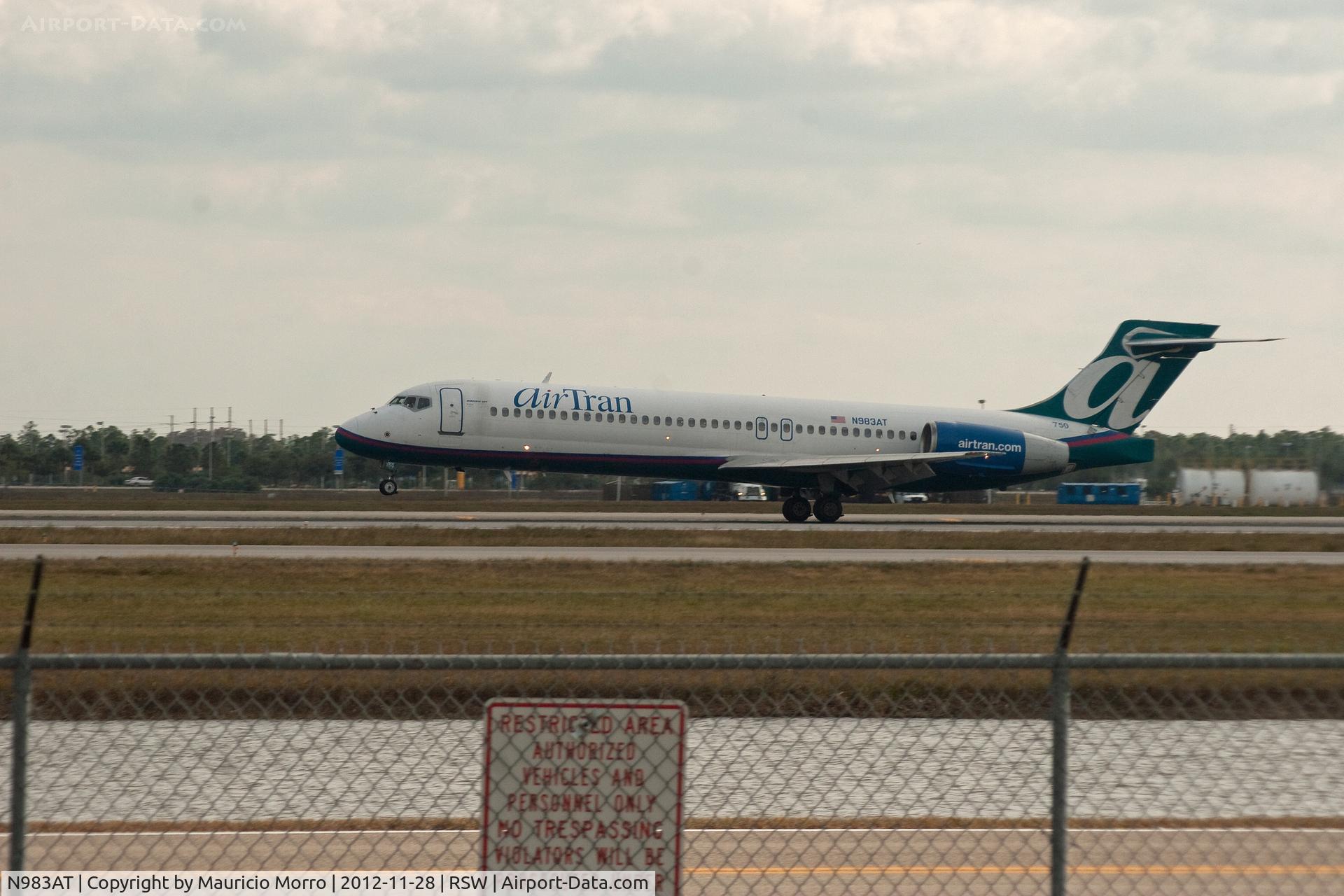 N983AT, 2005 Boeing 717-200 C/N 55052, 717 landing at RWY 6