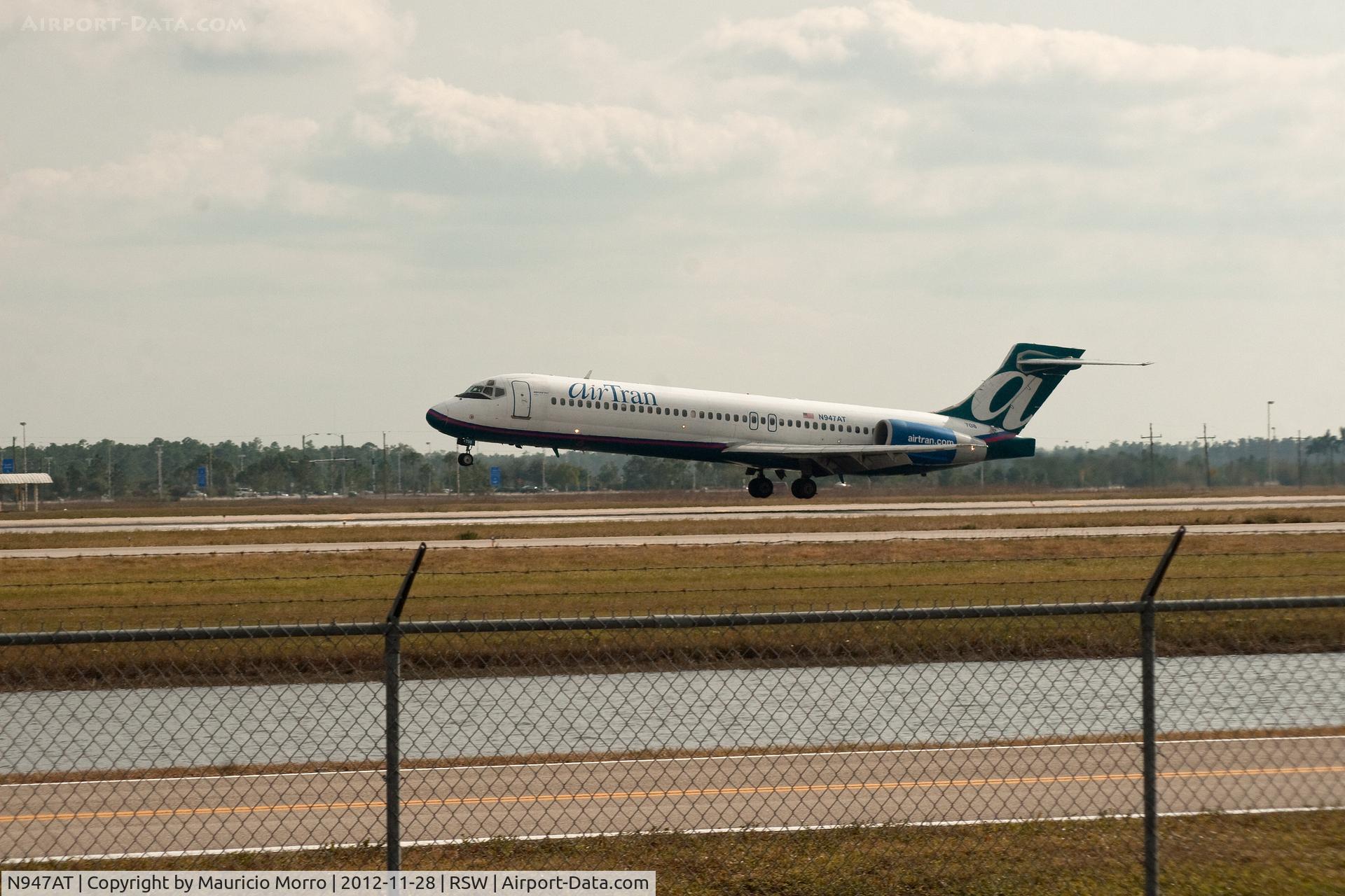 N947AT, 1999 Boeing 717-200 C/N 55010, Landing RWY 6