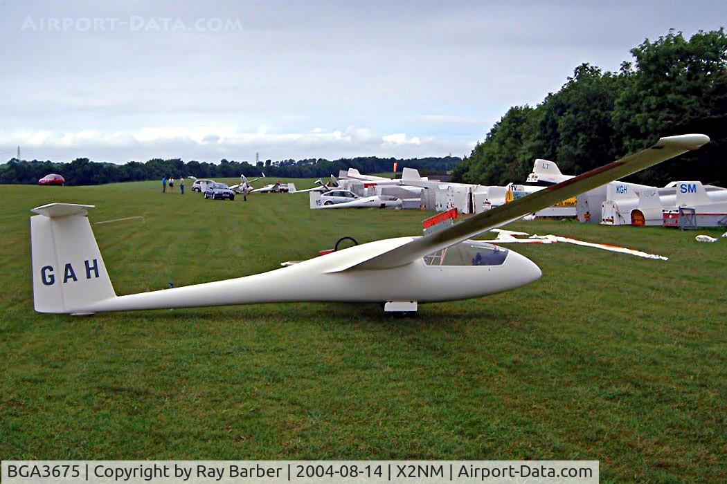 BGA3675, 1975 Schempp-Hirth HS-4 Standard Cirrus C/N 572, Schempp-Hirth HS.4 Standard Cirrus [572] Nympsfield-Glos~G 14/08/2004. Coded *GAH*.